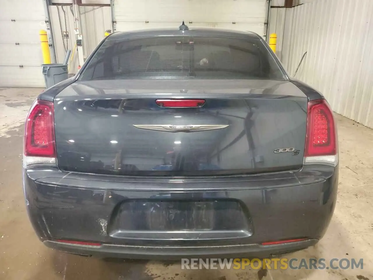 6 Photograph of a damaged car 2C3CCABG4KH640476 CHRYSLER 300 2019