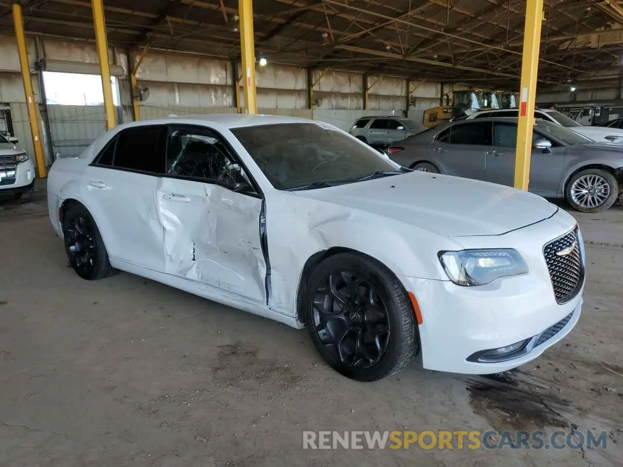 4 Photograph of a damaged car 2C3CCABG5KH539396 CHRYSLER 300 2019