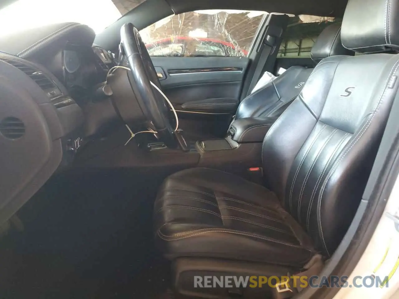 7 Photograph of a damaged car 2C3CCABG5KH539396 CHRYSLER 300 2019