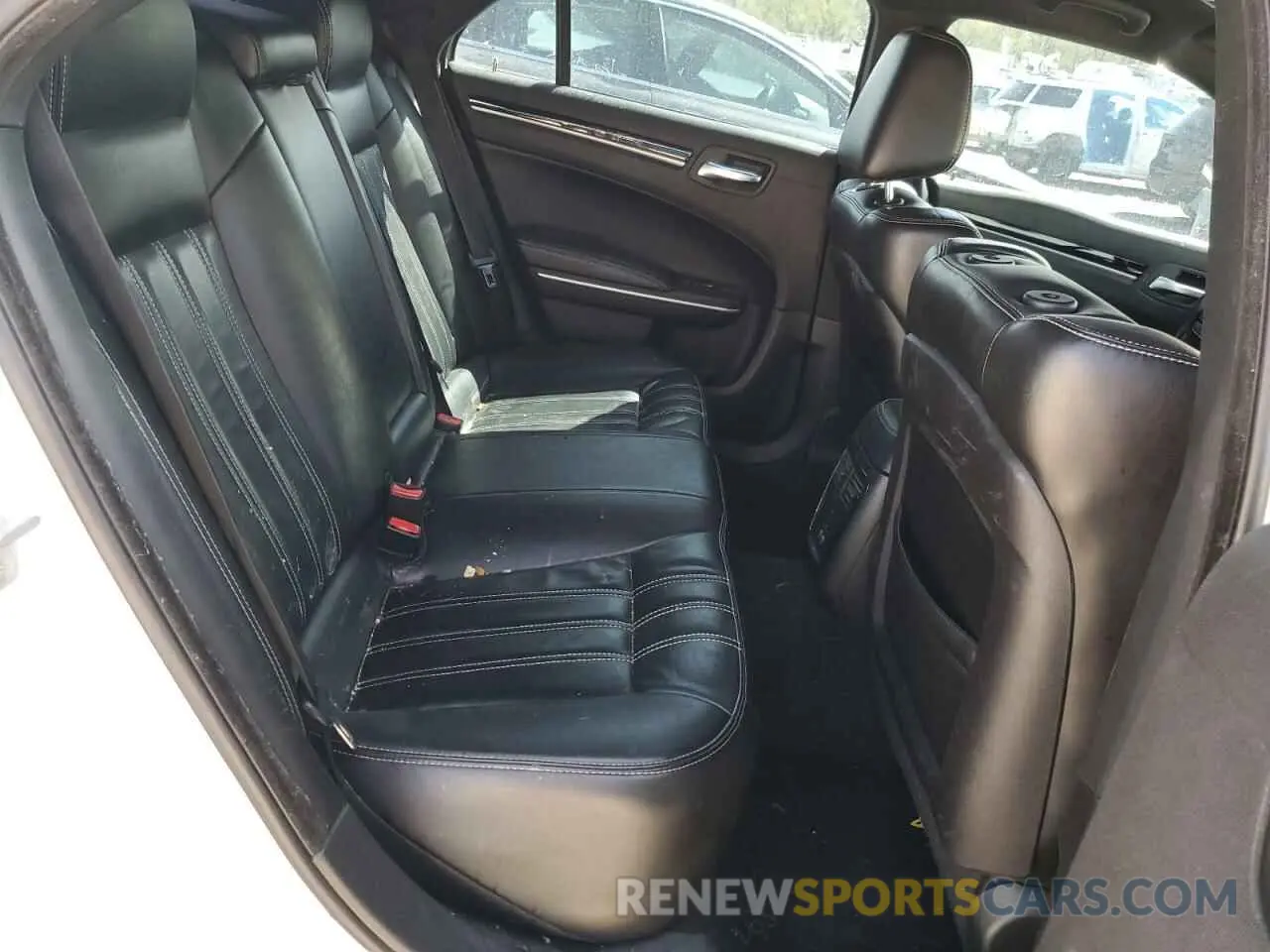 10 Photograph of a damaged car 2C3CCABG5KH539446 CHRYSLER 300 2019