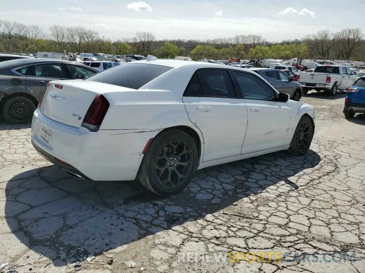 3 Photograph of a damaged car 2C3CCABG5KH539446 CHRYSLER 300 2019