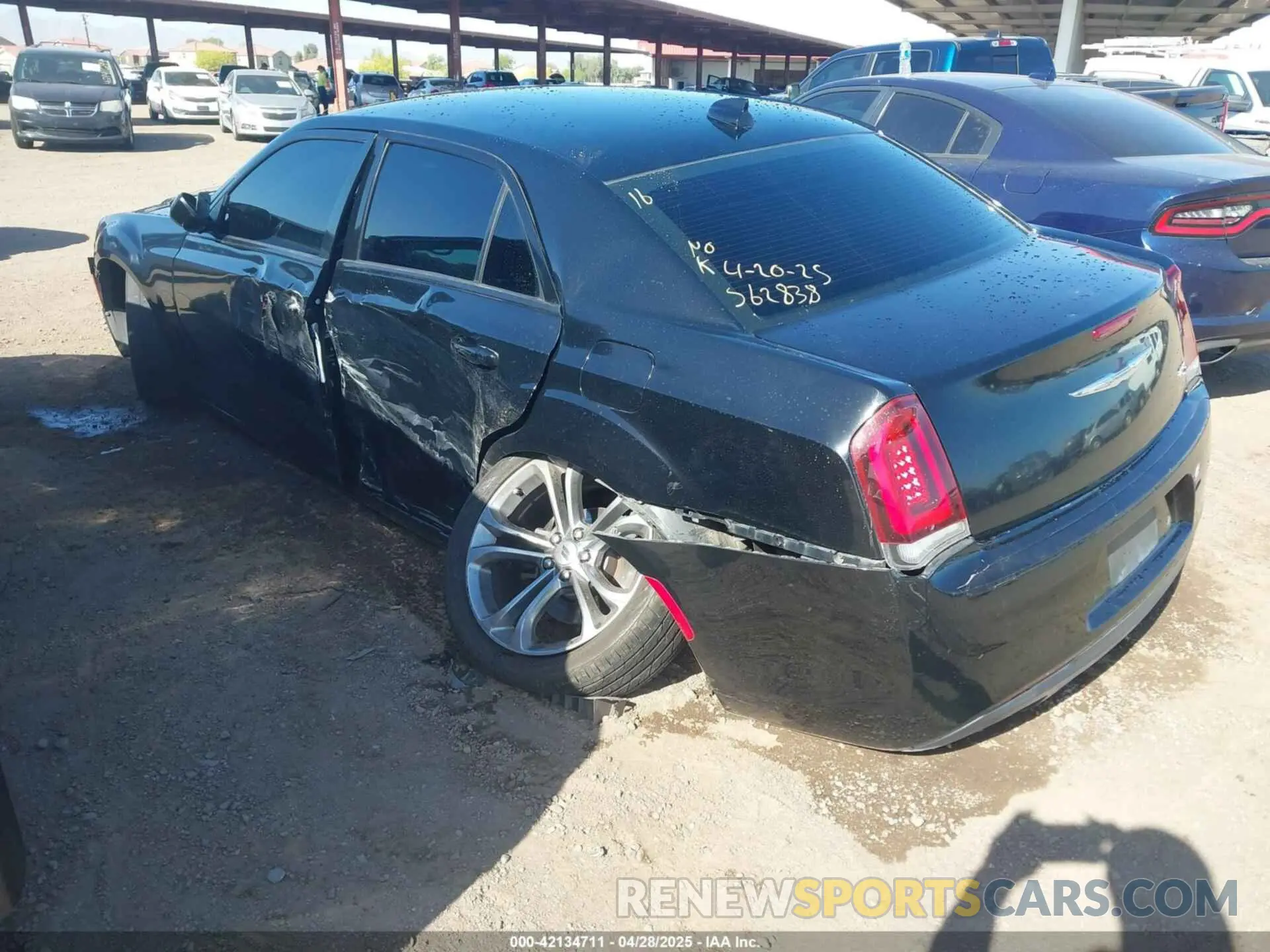 3 Photograph of a damaged car 2C3CCABG5KH562838 CHRYSLER 300 2019