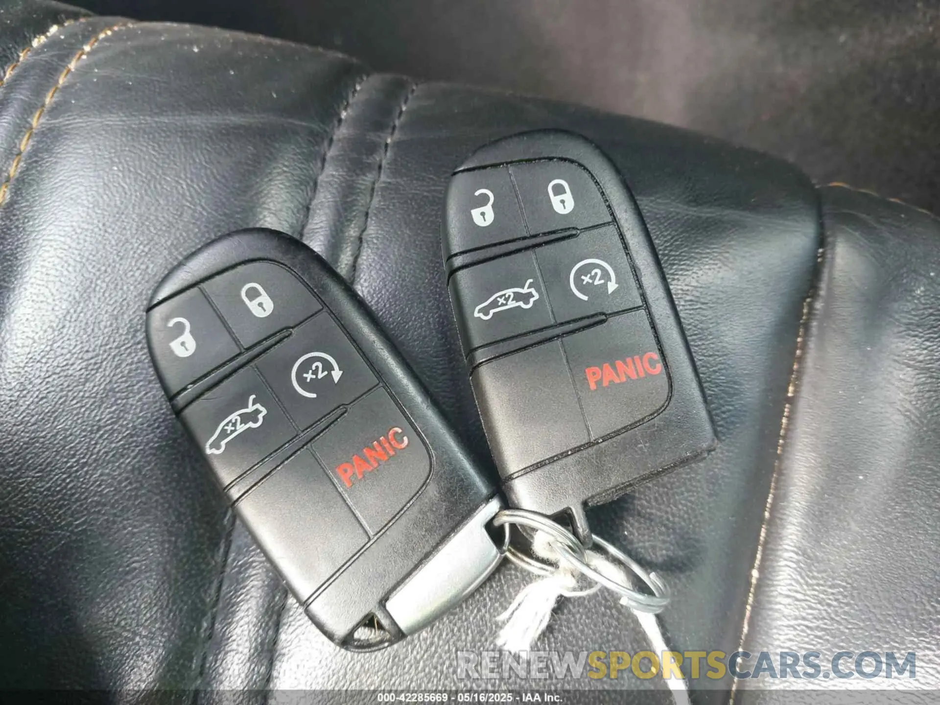 11 Photograph of a damaged car 2C3CCABG5KH573371 CHRYSLER 300 2019