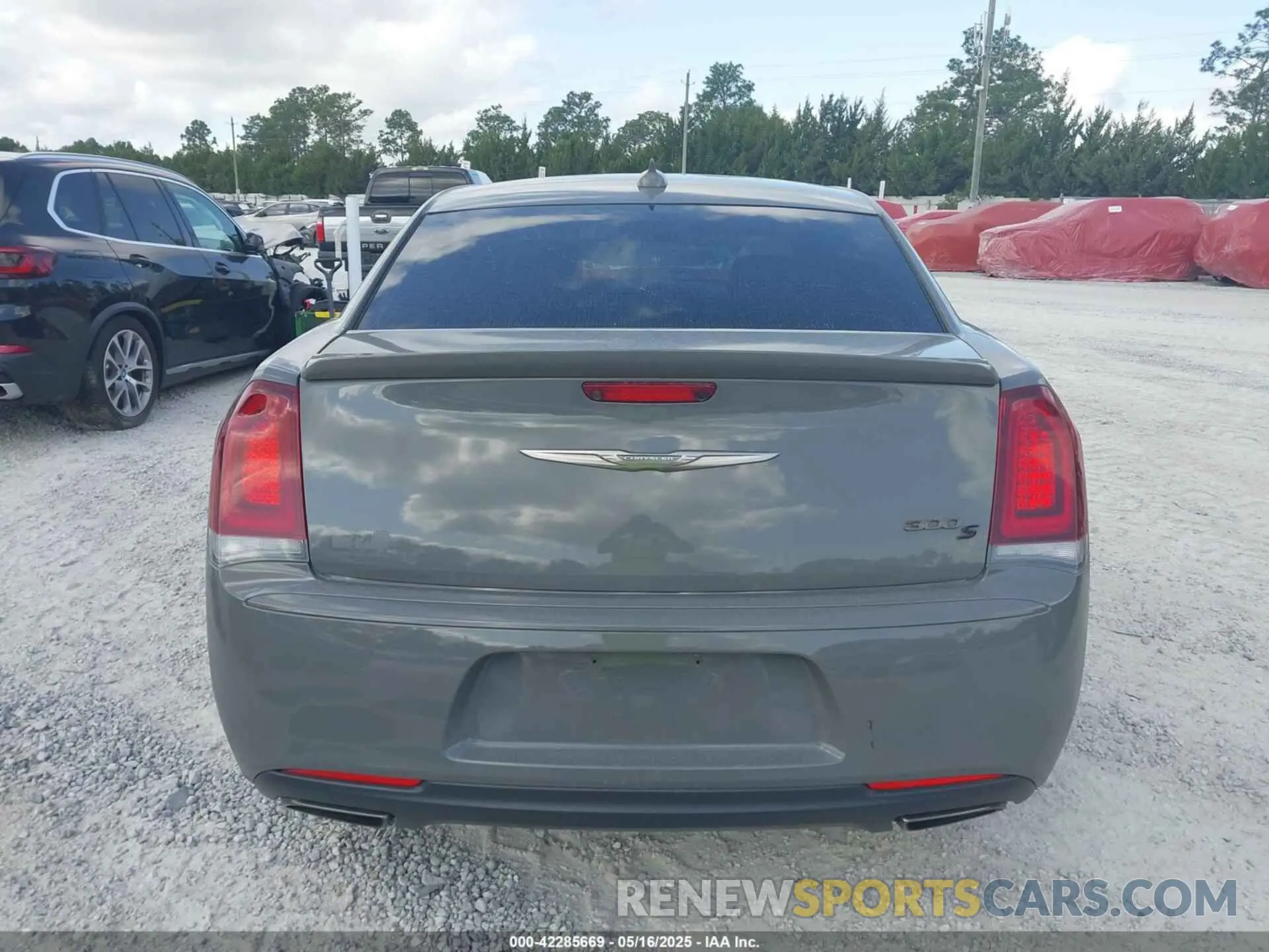 17 Photograph of a damaged car 2C3CCABG5KH573371 CHRYSLER 300 2019