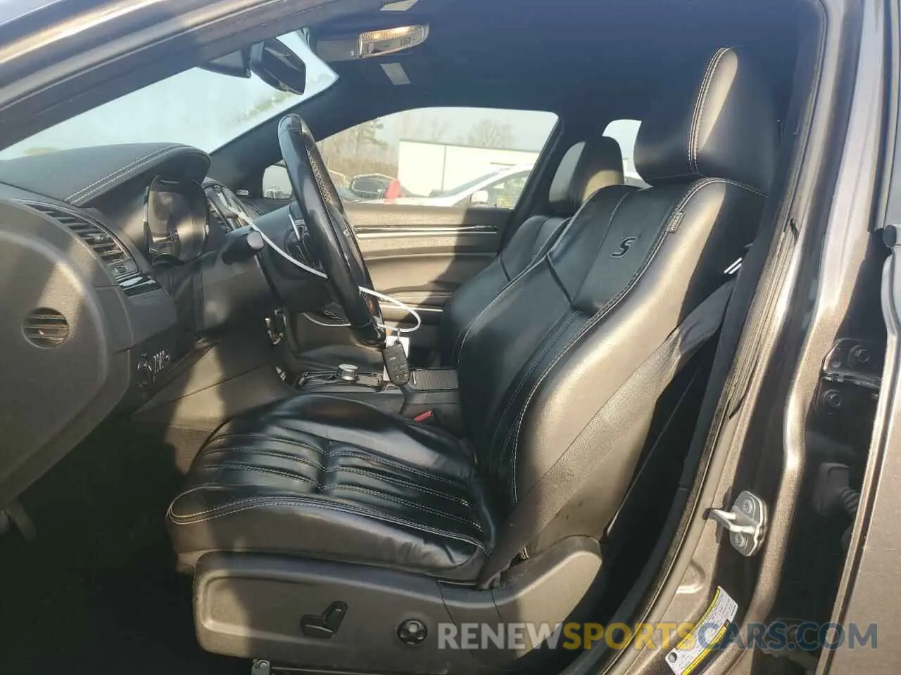 7 Photograph of a damaged car 2C3CCABG5KH585486 CHRYSLER 300 2019