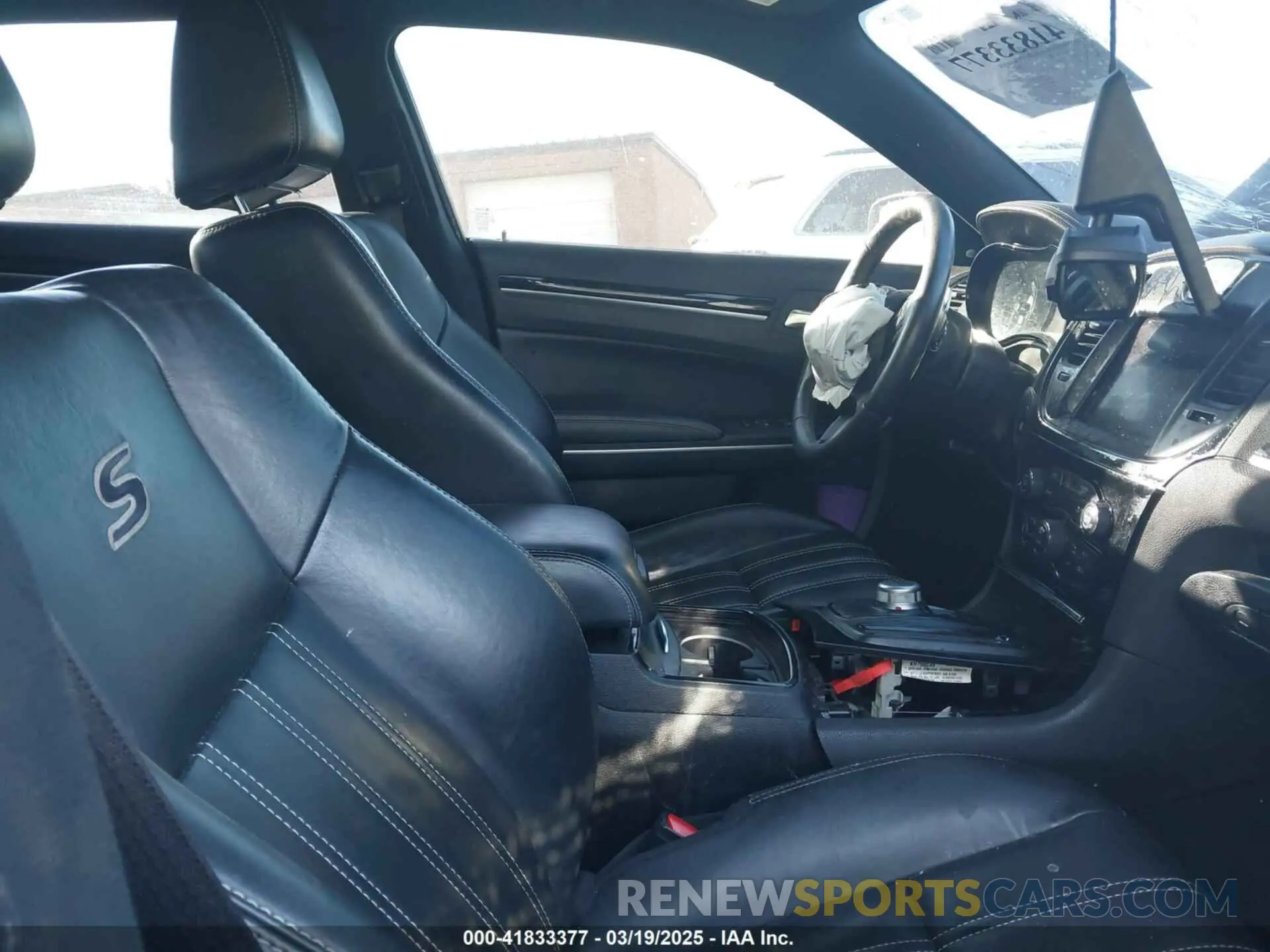 5 Photograph of a damaged car 2C3CCABG5KH708249 CHRYSLER 300 2019