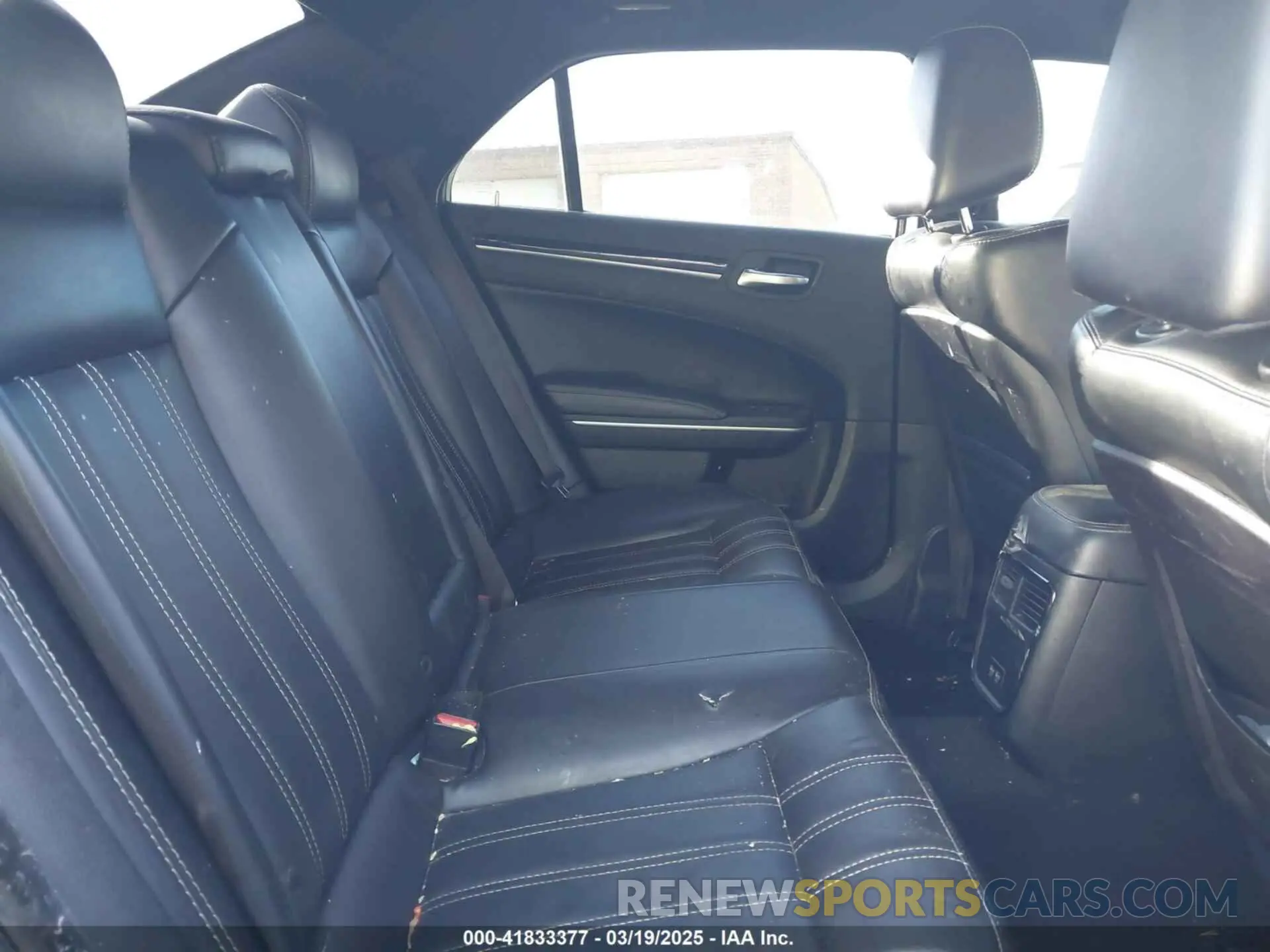 8 Photograph of a damaged car 2C3CCABG5KH708249 CHRYSLER 300 2019