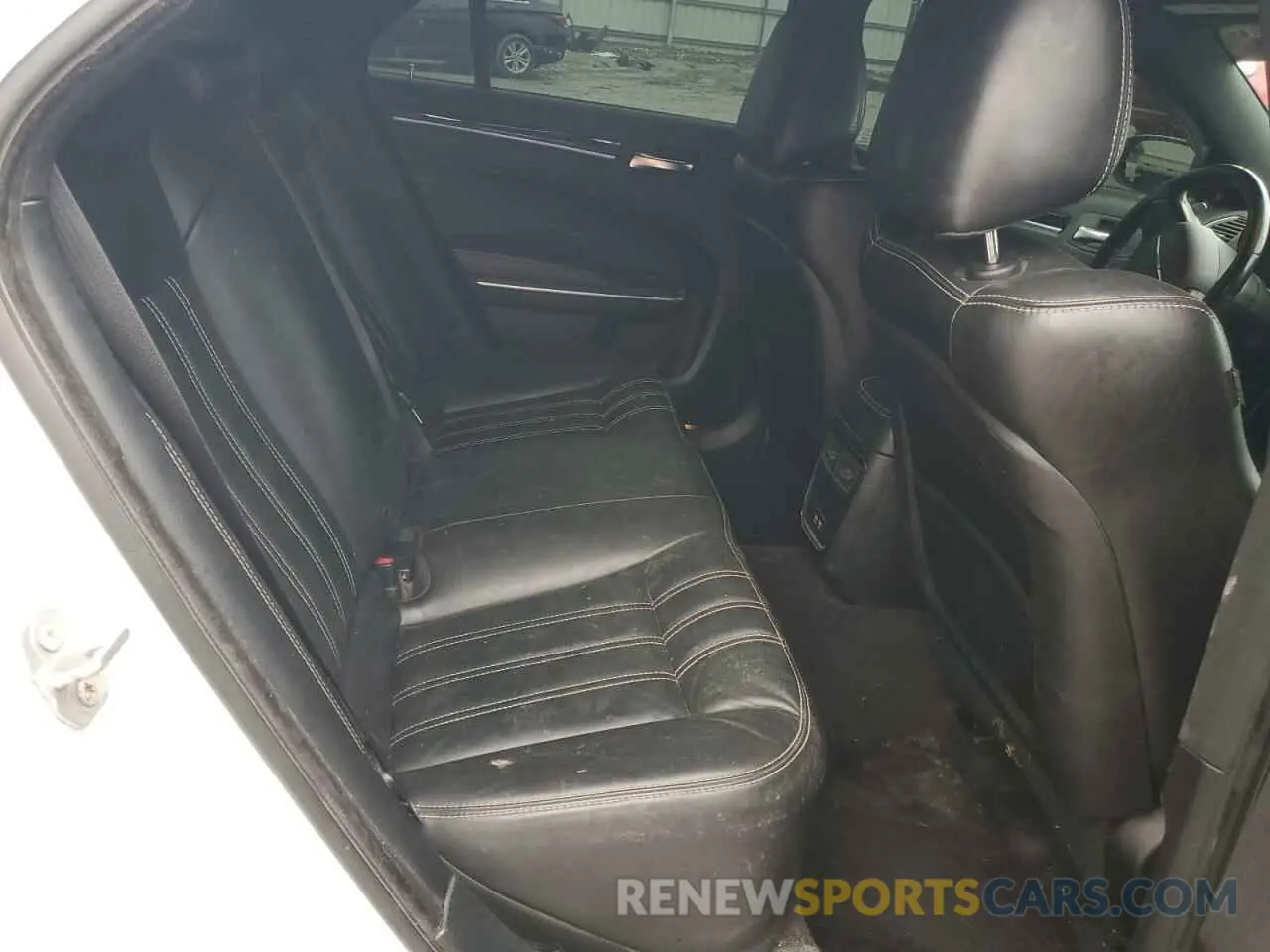 10 Photograph of a damaged car 2C3CCABG6KH515897 CHRYSLER 300 2019