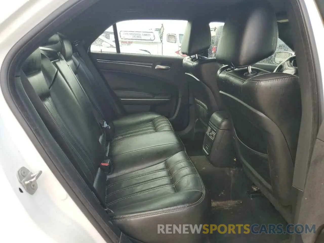 10 Photograph of a damaged car 2C3CCABG6KH601243 CHRYSLER 300 2019