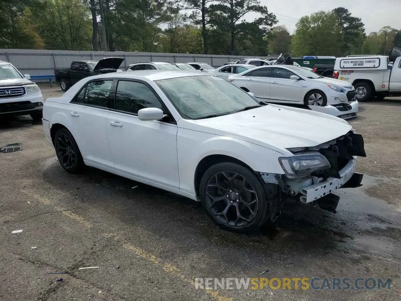 4 Photograph of a damaged car 2C3CCABG6KH601243 CHRYSLER 300 2019