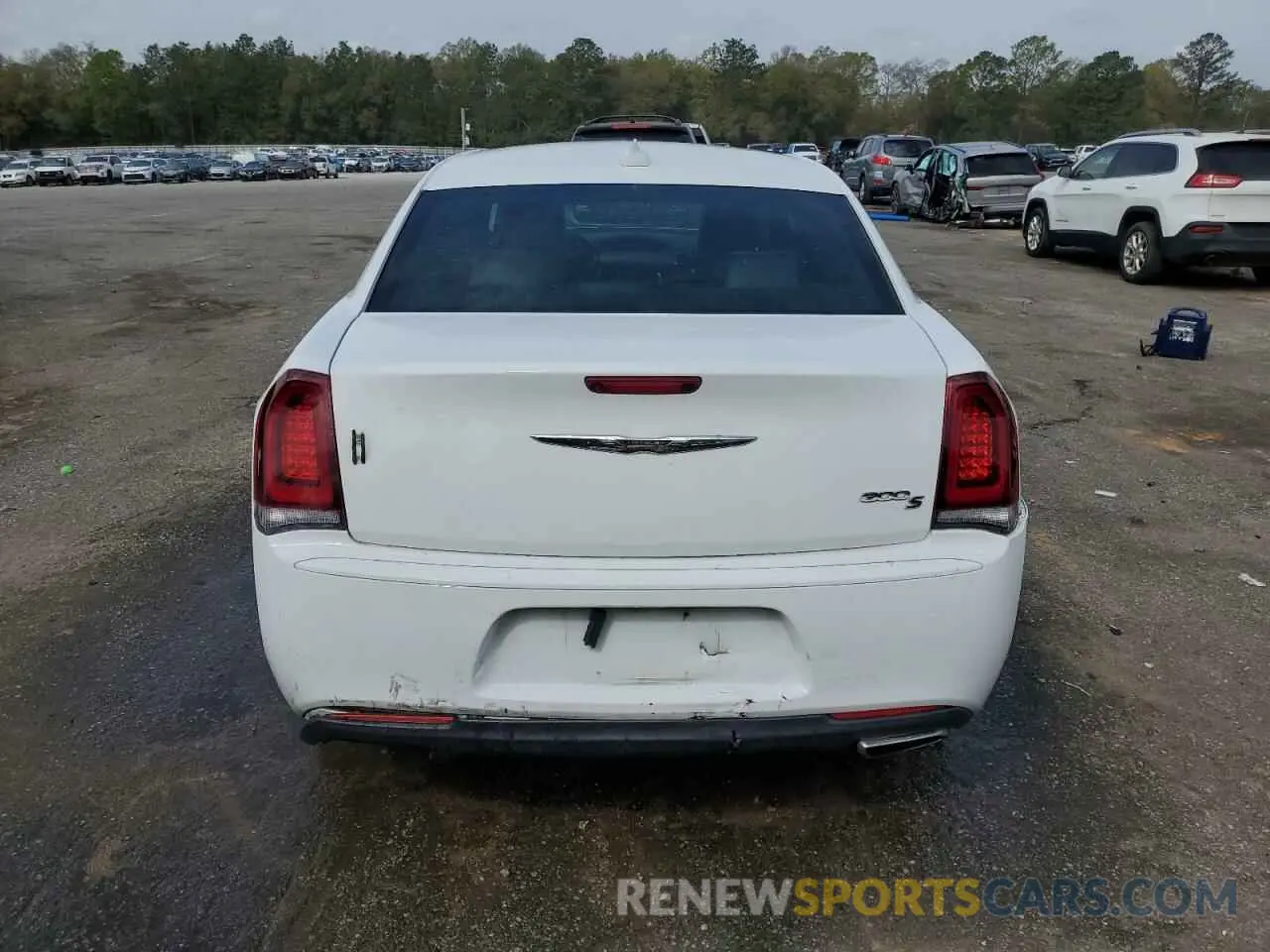 6 Photograph of a damaged car 2C3CCABG6KH601243 CHRYSLER 300 2019