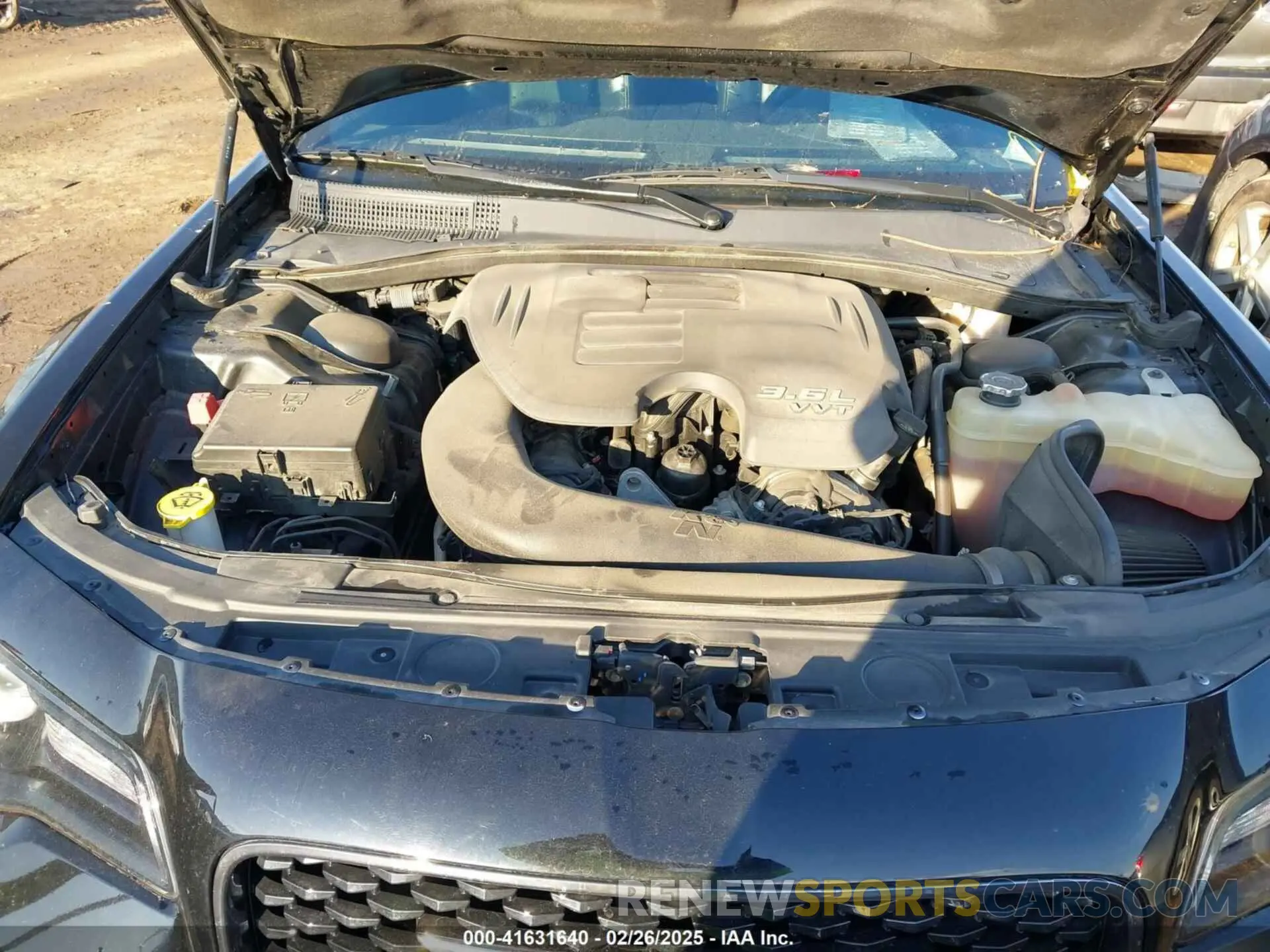 10 Photograph of a damaged car 2C3CCABG6KH637059 CHRYSLER 300 2019
