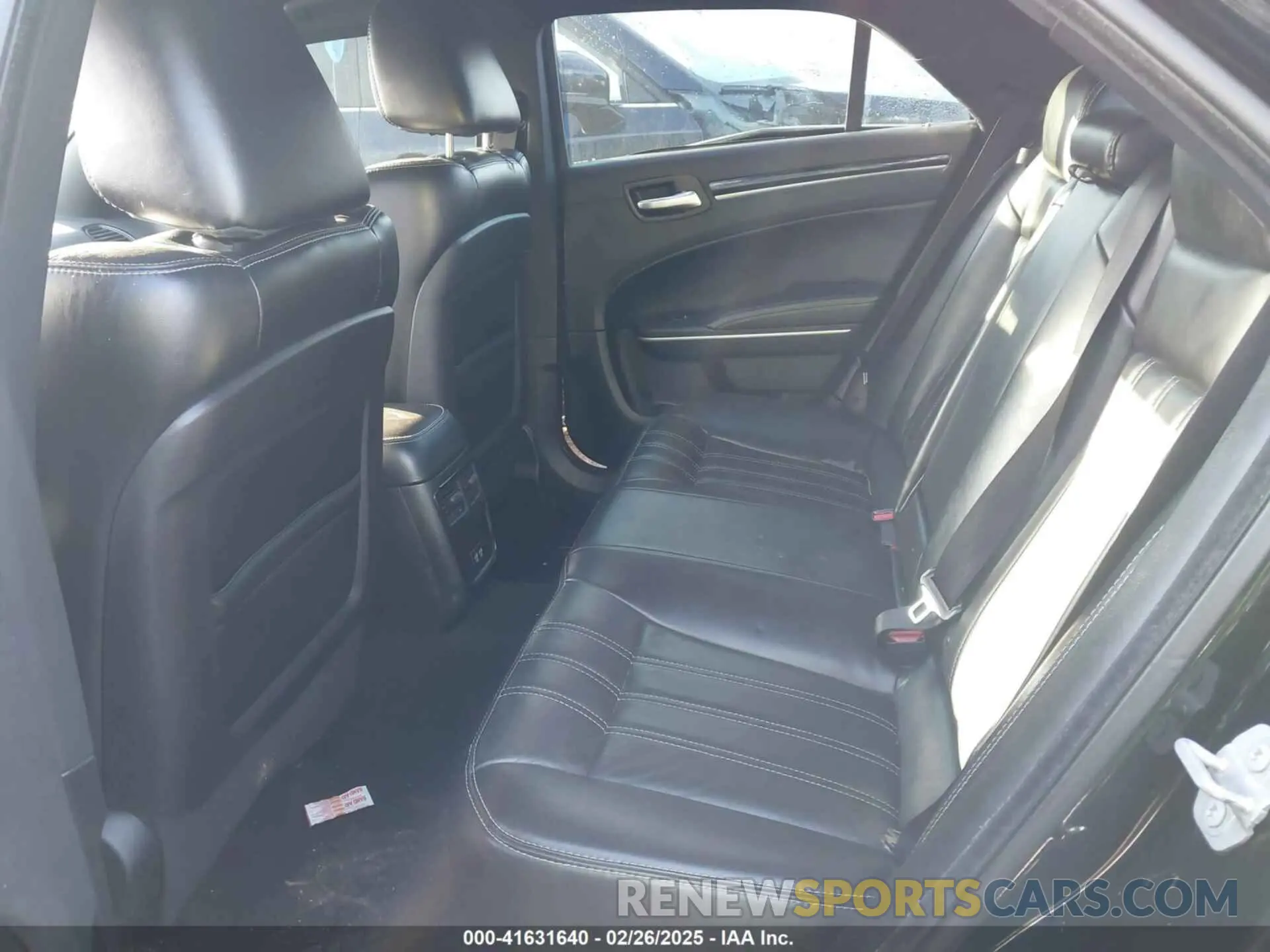 8 Photograph of a damaged car 2C3CCABG6KH637059 CHRYSLER 300 2019