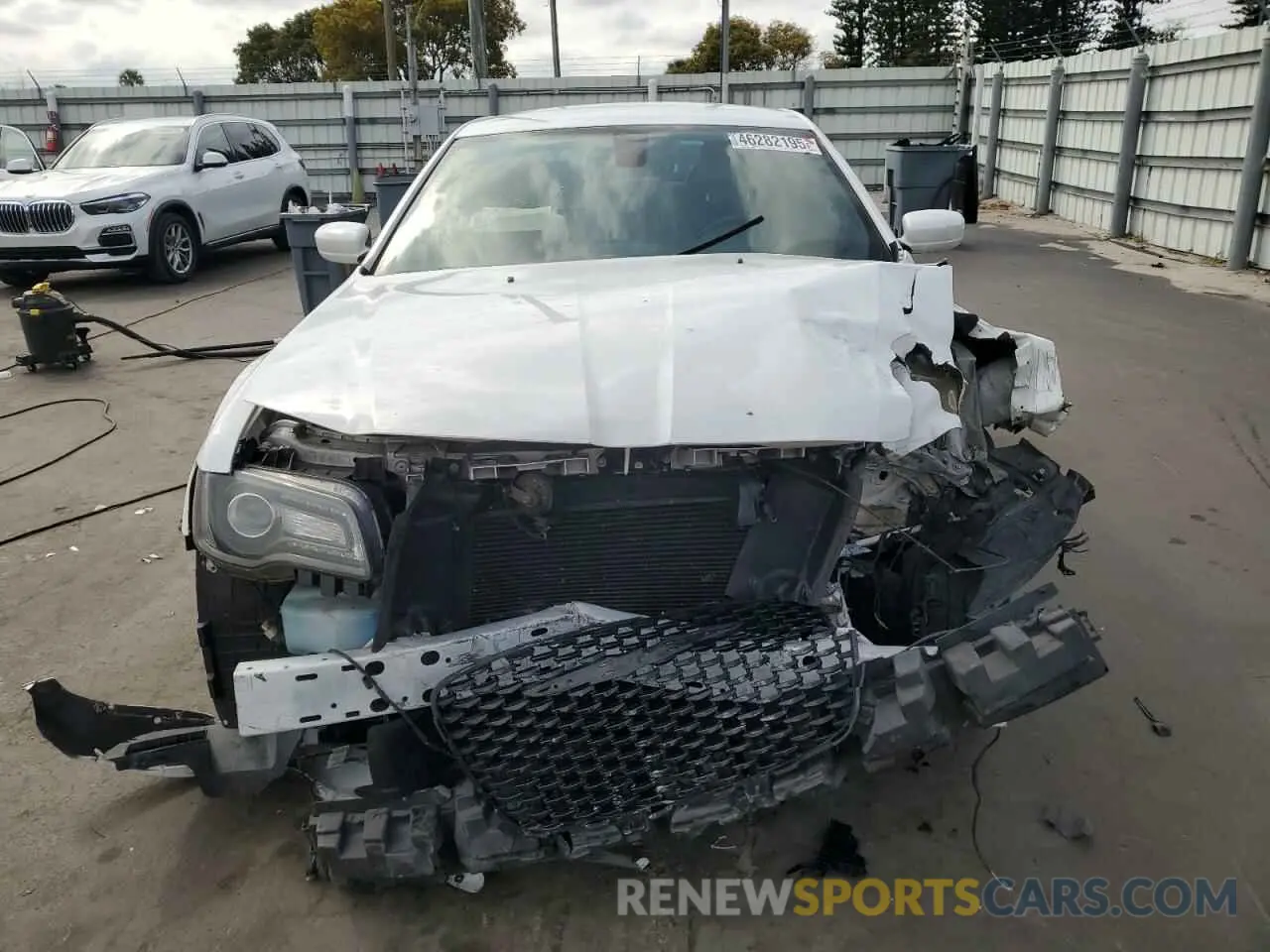 5 Photograph of a damaged car 2C3CCABG7KH538833 CHRYSLER 300 2019