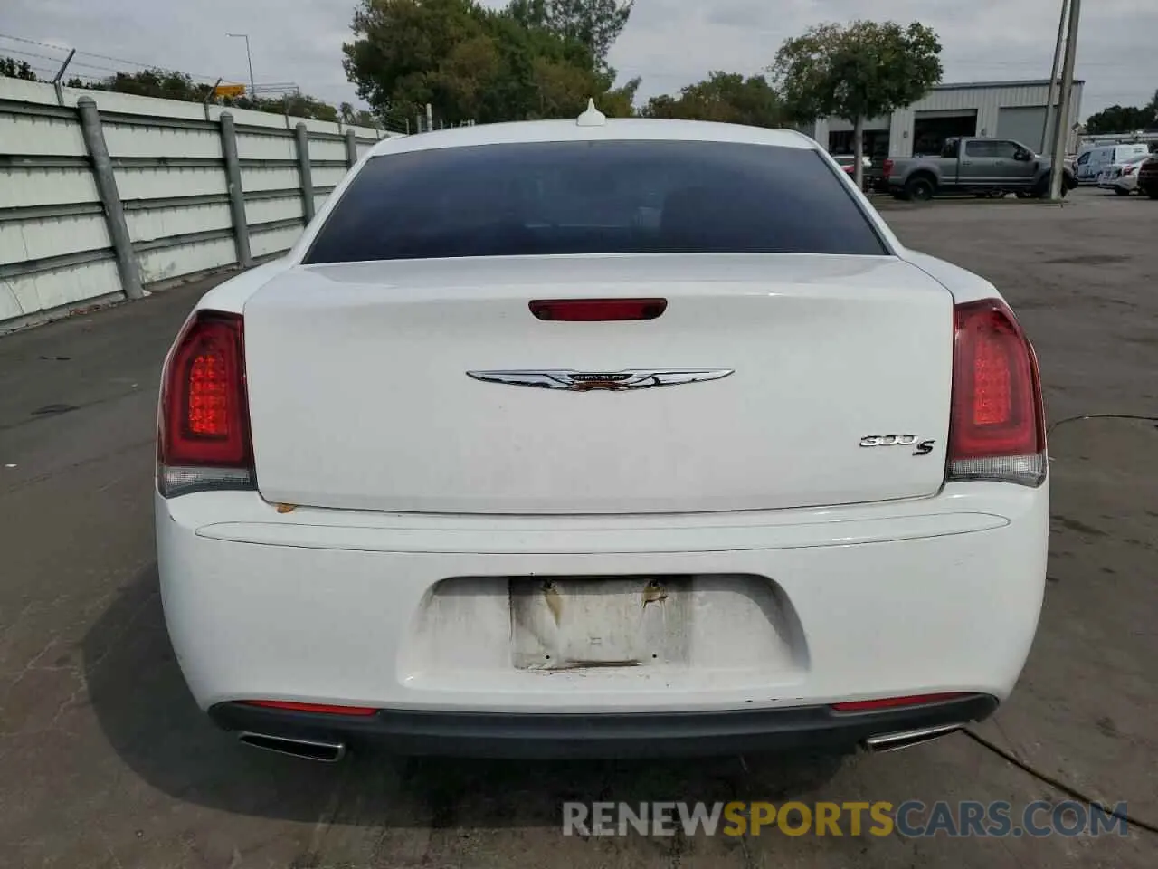 6 Photograph of a damaged car 2C3CCABG7KH538833 CHRYSLER 300 2019