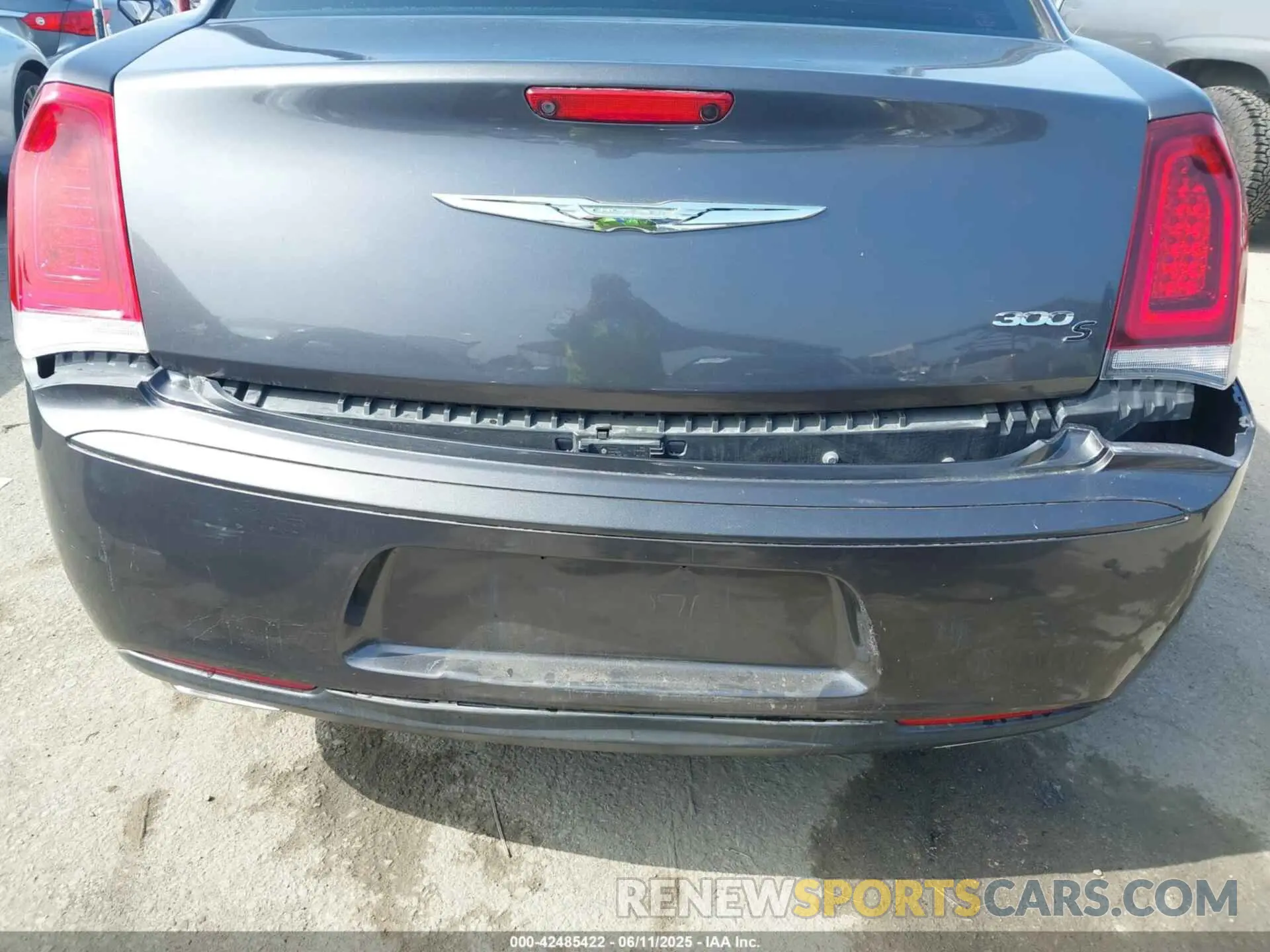 17 Photograph of a damaged car 2C3CCABG7KH562811 CHRYSLER 300 2019