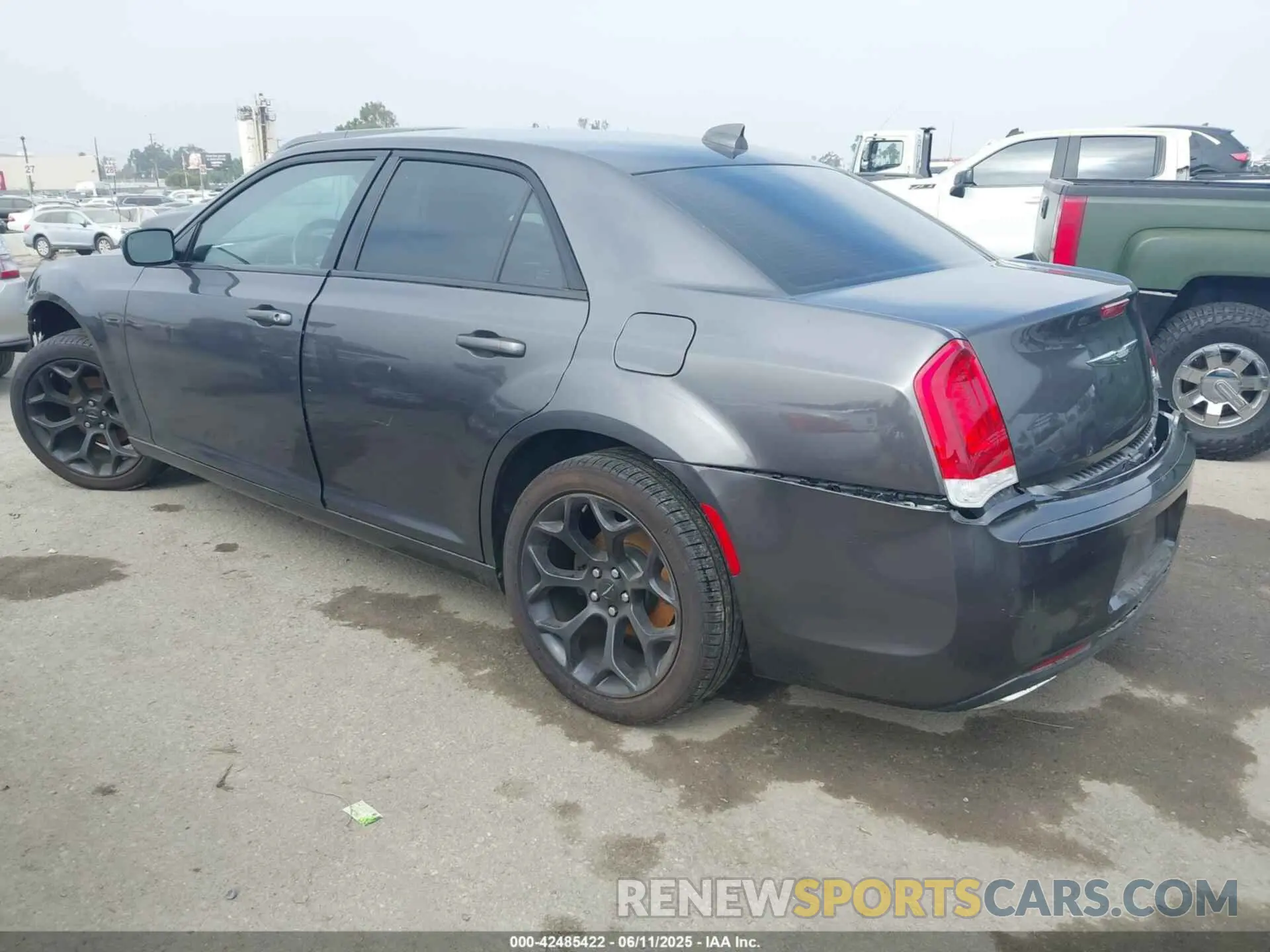 3 Photograph of a damaged car 2C3CCABG7KH562811 CHRYSLER 300 2019