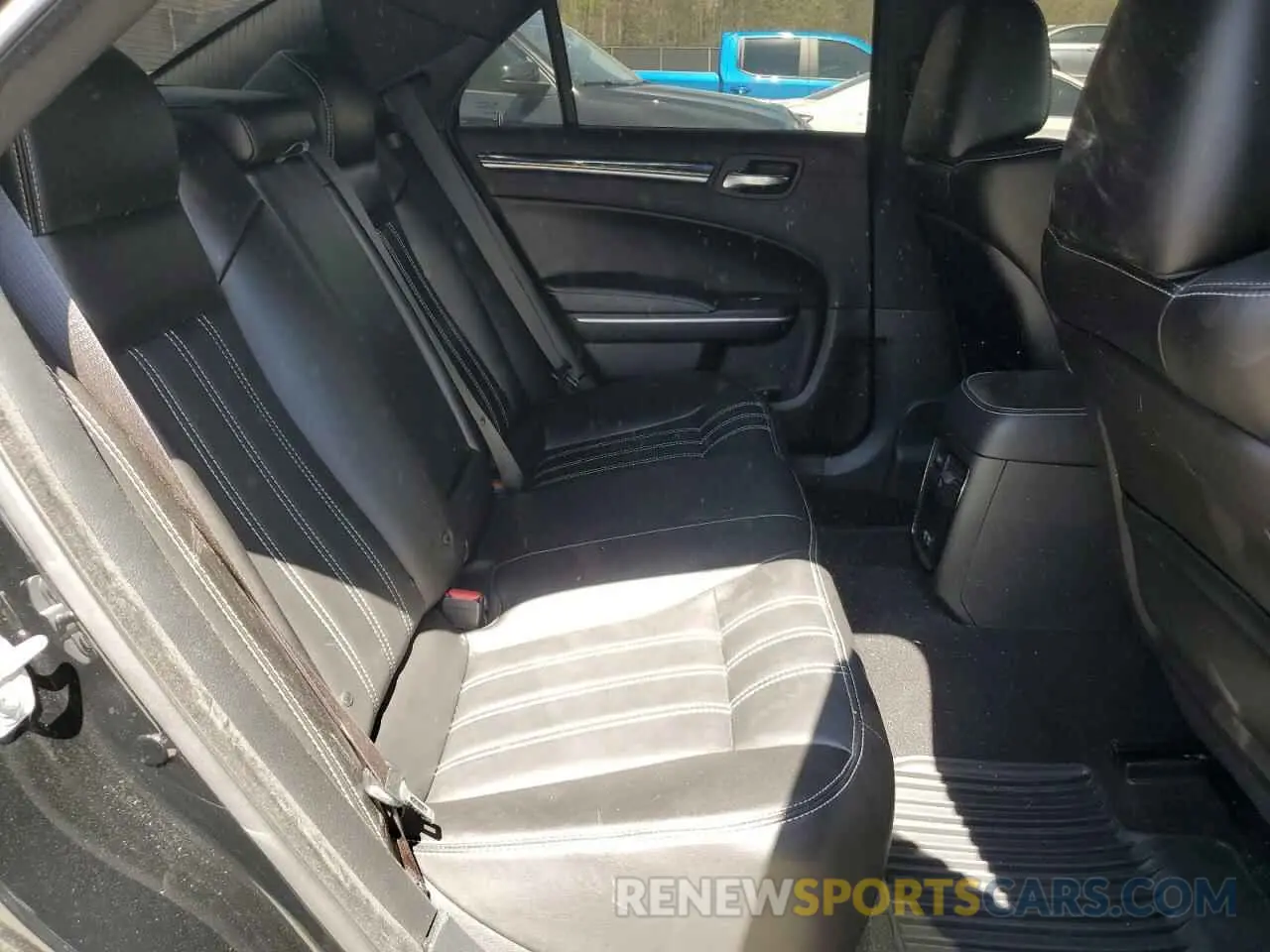 10 Photograph of a damaged car 2C3CCABG7KH660334 CHRYSLER 300 2019