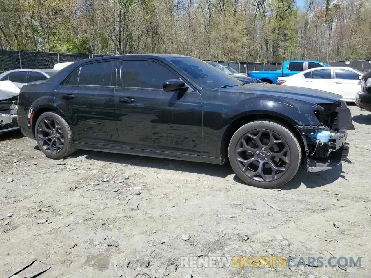 4 Photograph of a damaged car 2C3CCABG7KH660334 CHRYSLER 300 2019