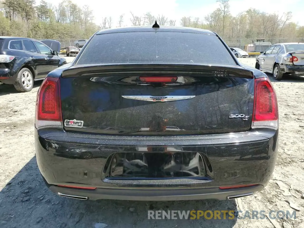 6 Photograph of a damaged car 2C3CCABG7KH660334 CHRYSLER 300 2019