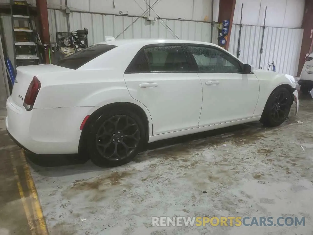 3 Photograph of a damaged car 2C3CCABG7KH697691 CHRYSLER 300 2019