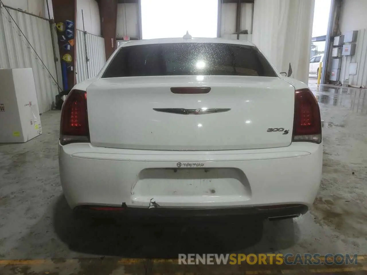 6 Photograph of a damaged car 2C3CCABG7KH697691 CHRYSLER 300 2019