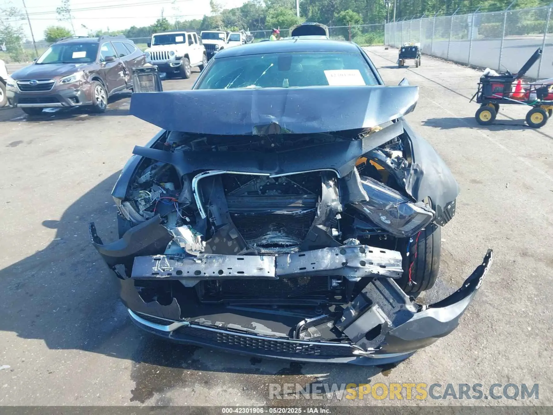 11 Photograph of a damaged car 2C3CCABG8KH533611 CHRYSLER 300 2019