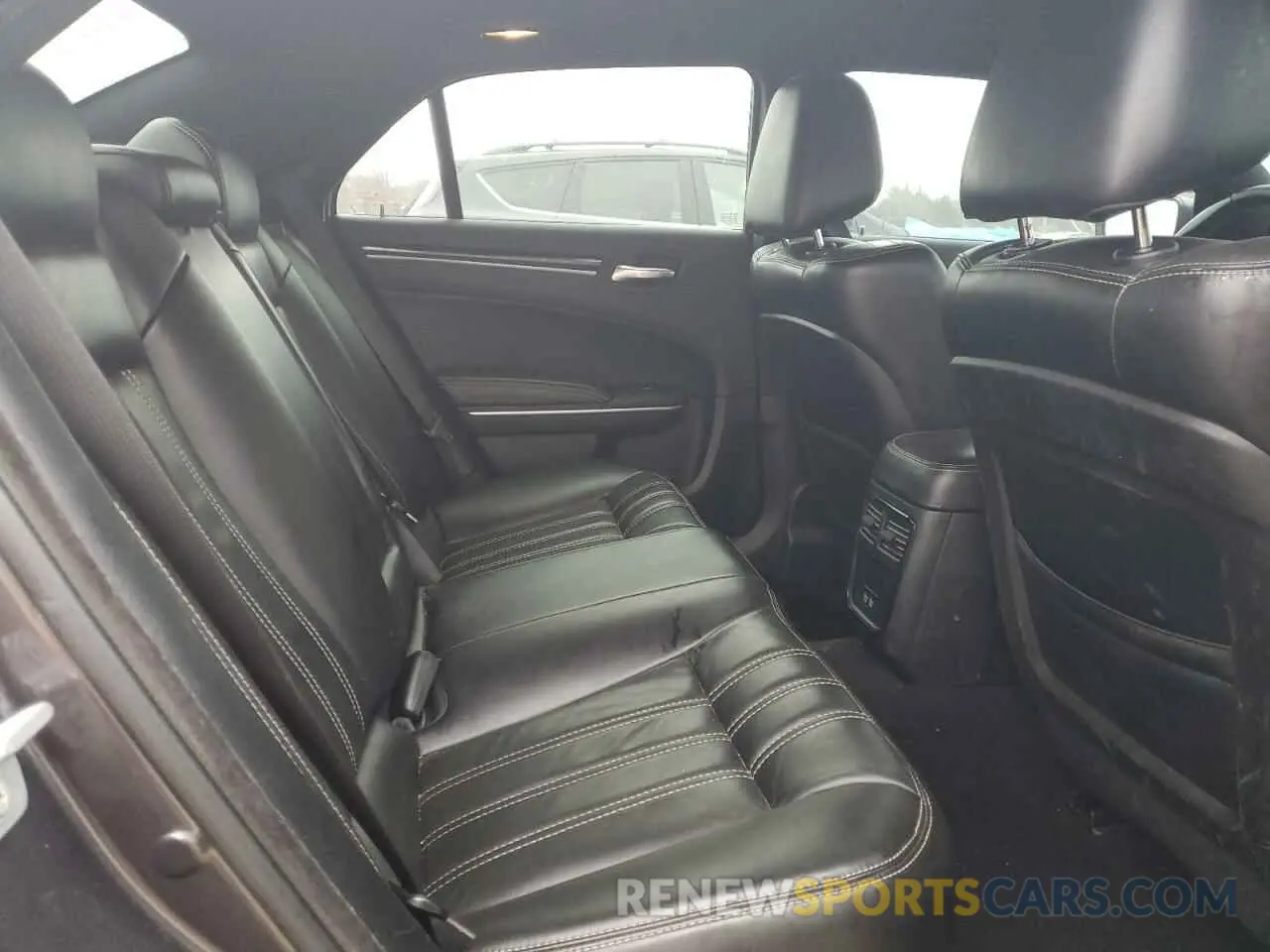 10 Photograph of a damaged car 2C3CCABG8KH594943 CHRYSLER 300 2019
