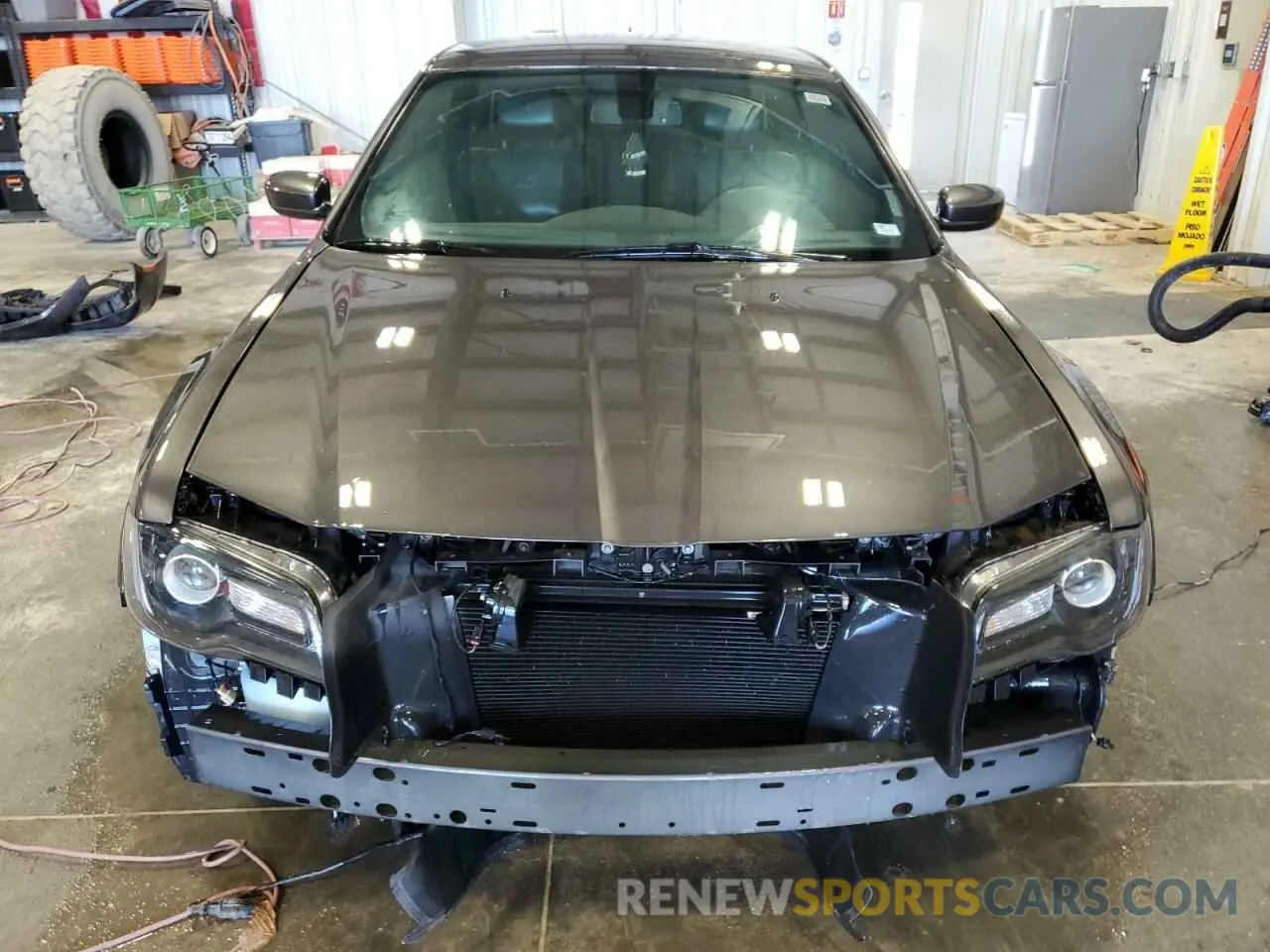 5 Photograph of a damaged car 2C3CCABG8KH689406 CHRYSLER 300 2019