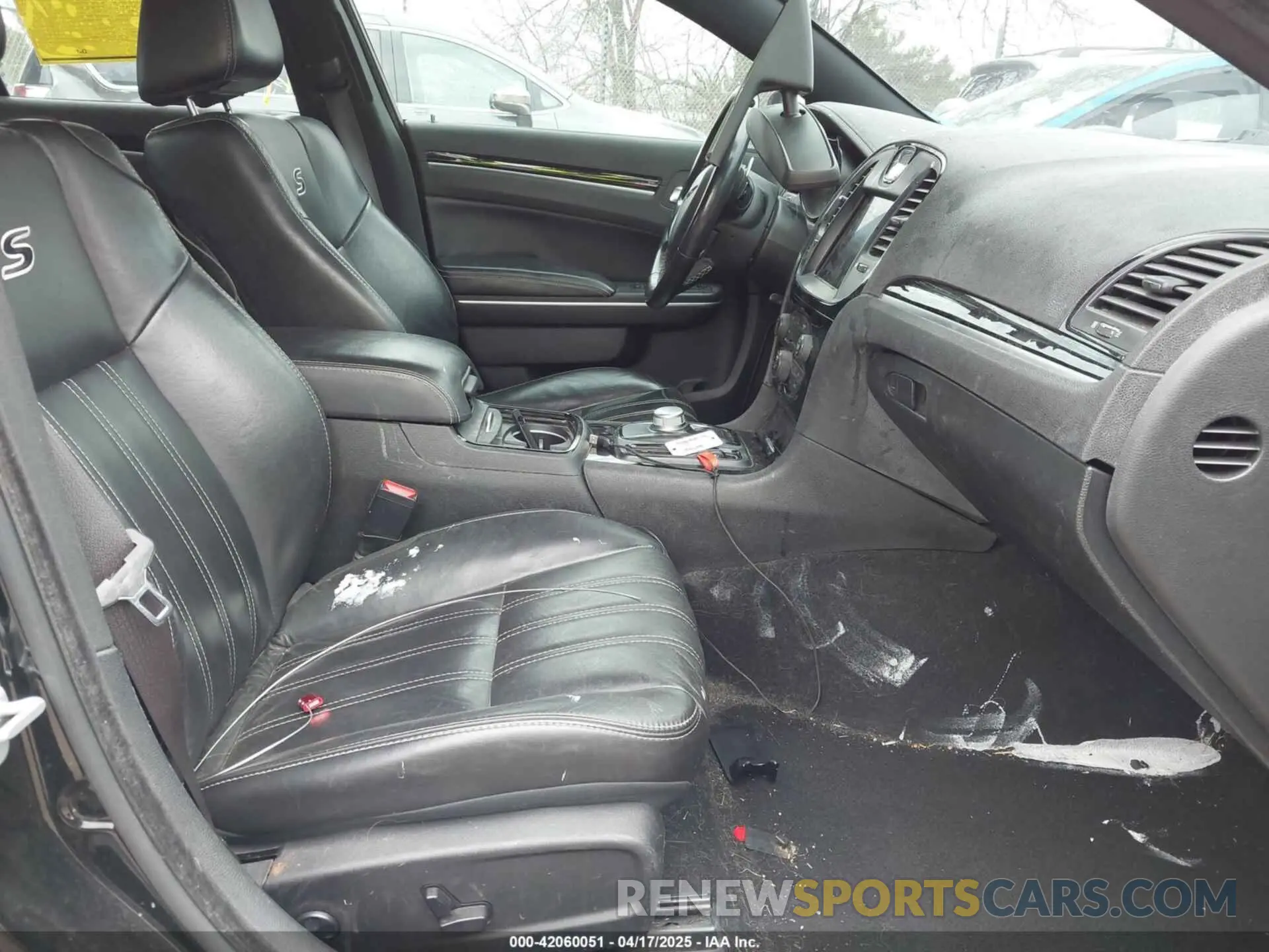 5 Photograph of a damaged car 2C3CCABG9KH654079 CHRYSLER 300 2019