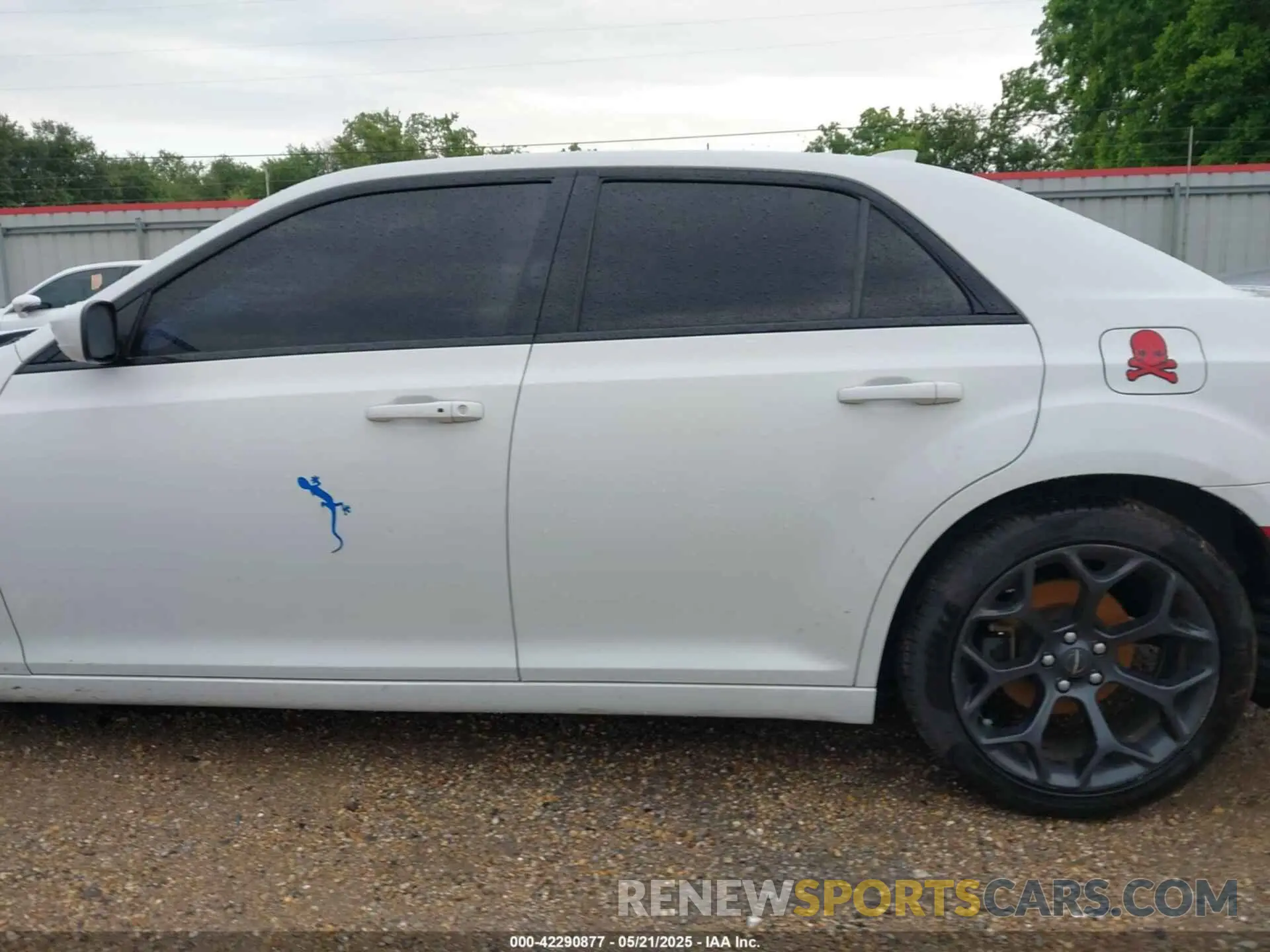 14 Photograph of a damaged car 2C3CCABGXKH539507 CHRYSLER 300 2019