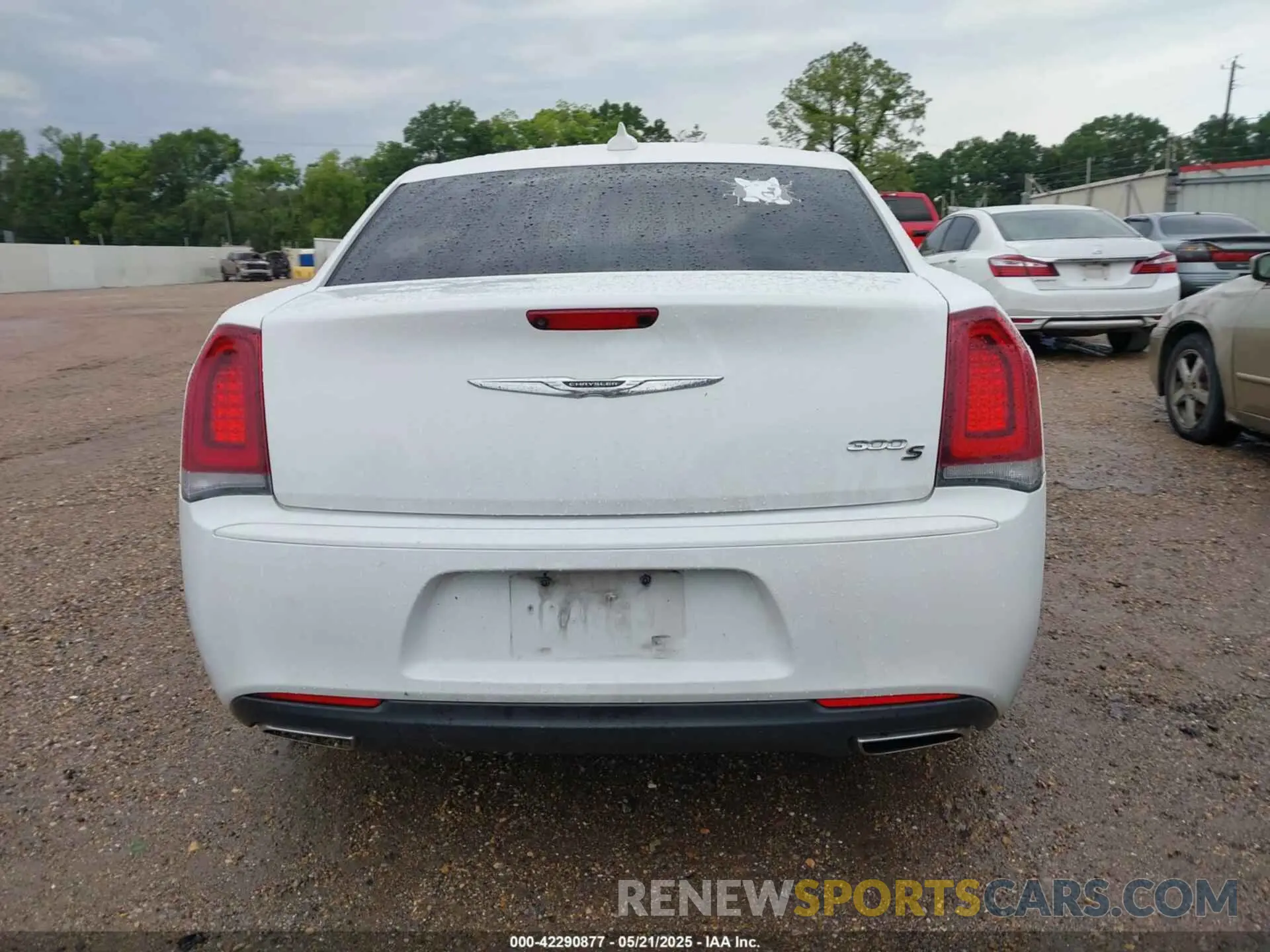 16 Photograph of a damaged car 2C3CCABGXKH539507 CHRYSLER 300 2019