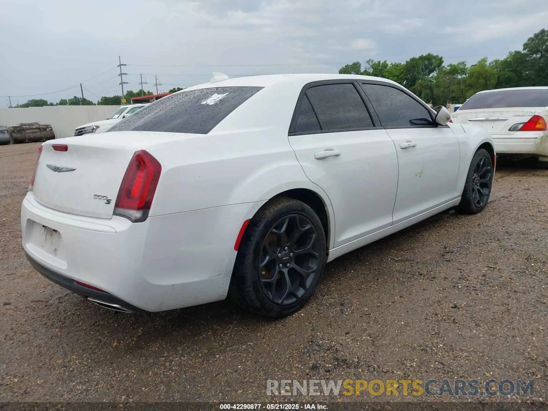 4 Photograph of a damaged car 2C3CCABGXKH539507 CHRYSLER 300 2019