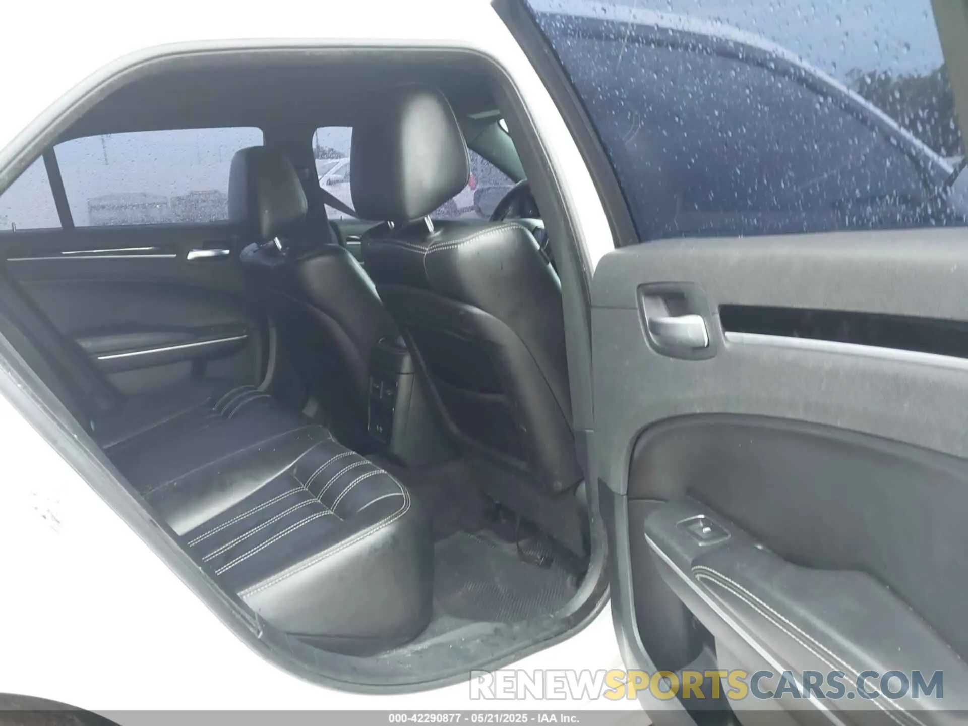 8 Photograph of a damaged car 2C3CCABGXKH539507 CHRYSLER 300 2019