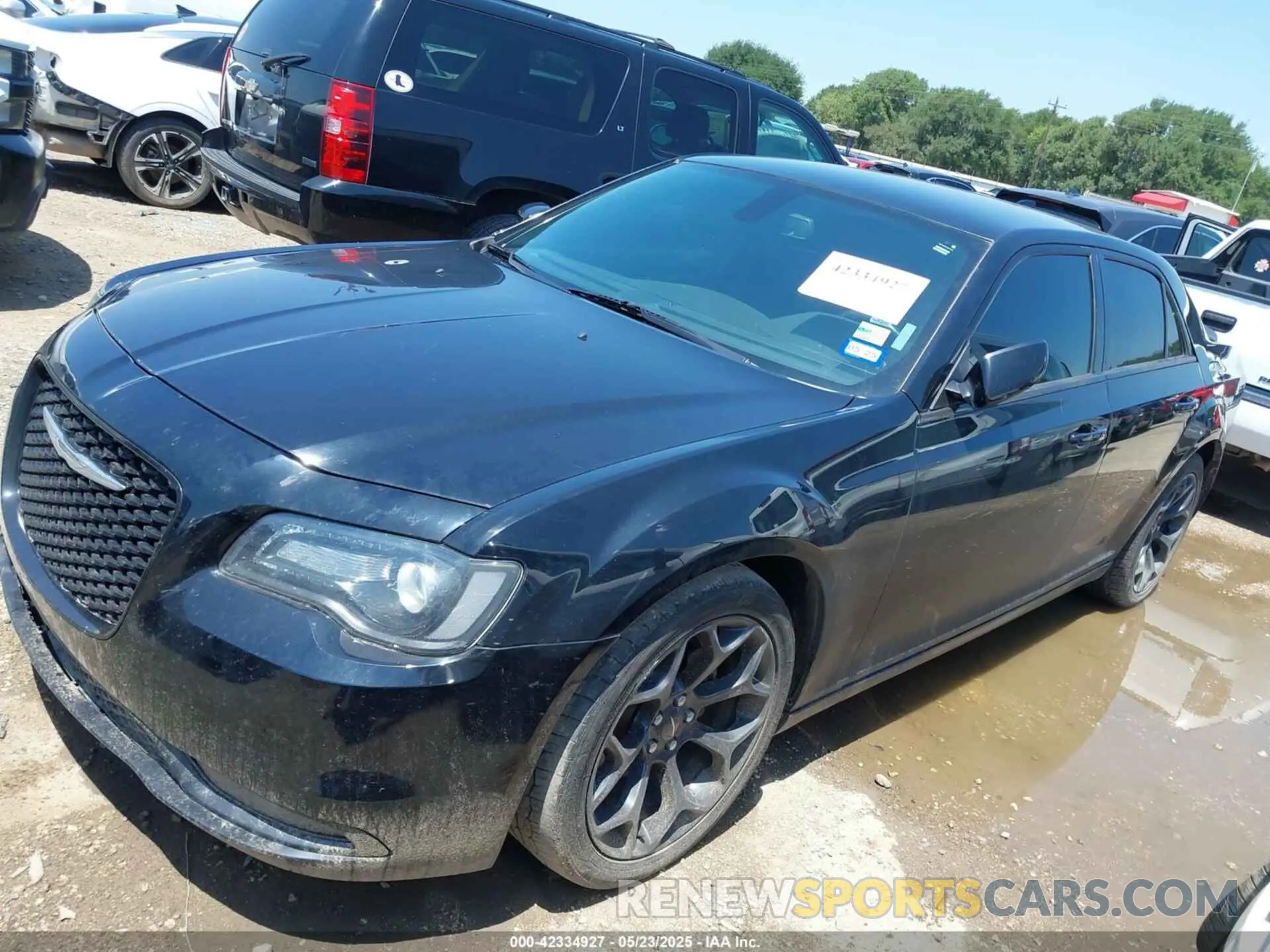 2 Photograph of a damaged car 2C3CCABGXKH628784 CHRYSLER 300 2019