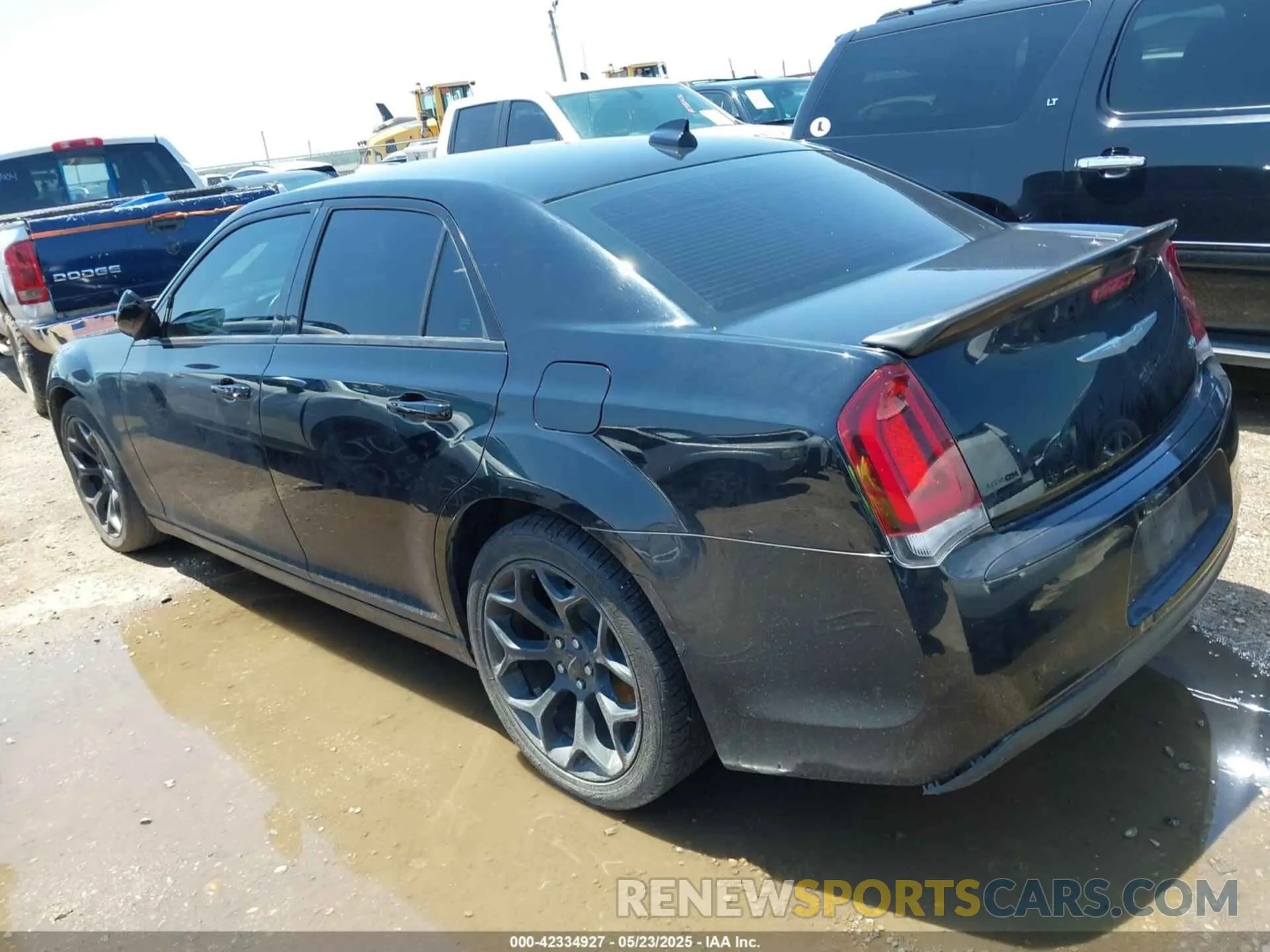 3 Photograph of a damaged car 2C3CCABGXKH628784 CHRYSLER 300 2019