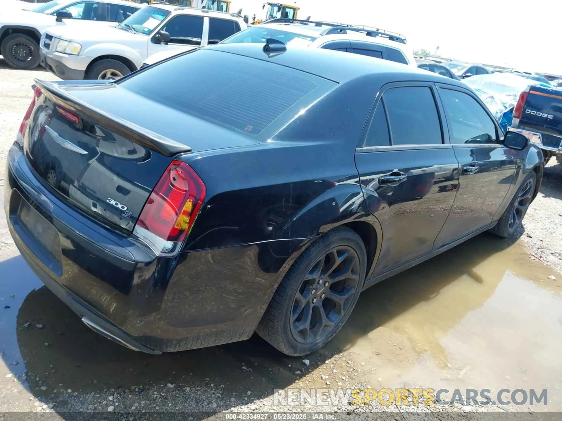 4 Photograph of a damaged car 2C3CCABGXKH628784 CHRYSLER 300 2019