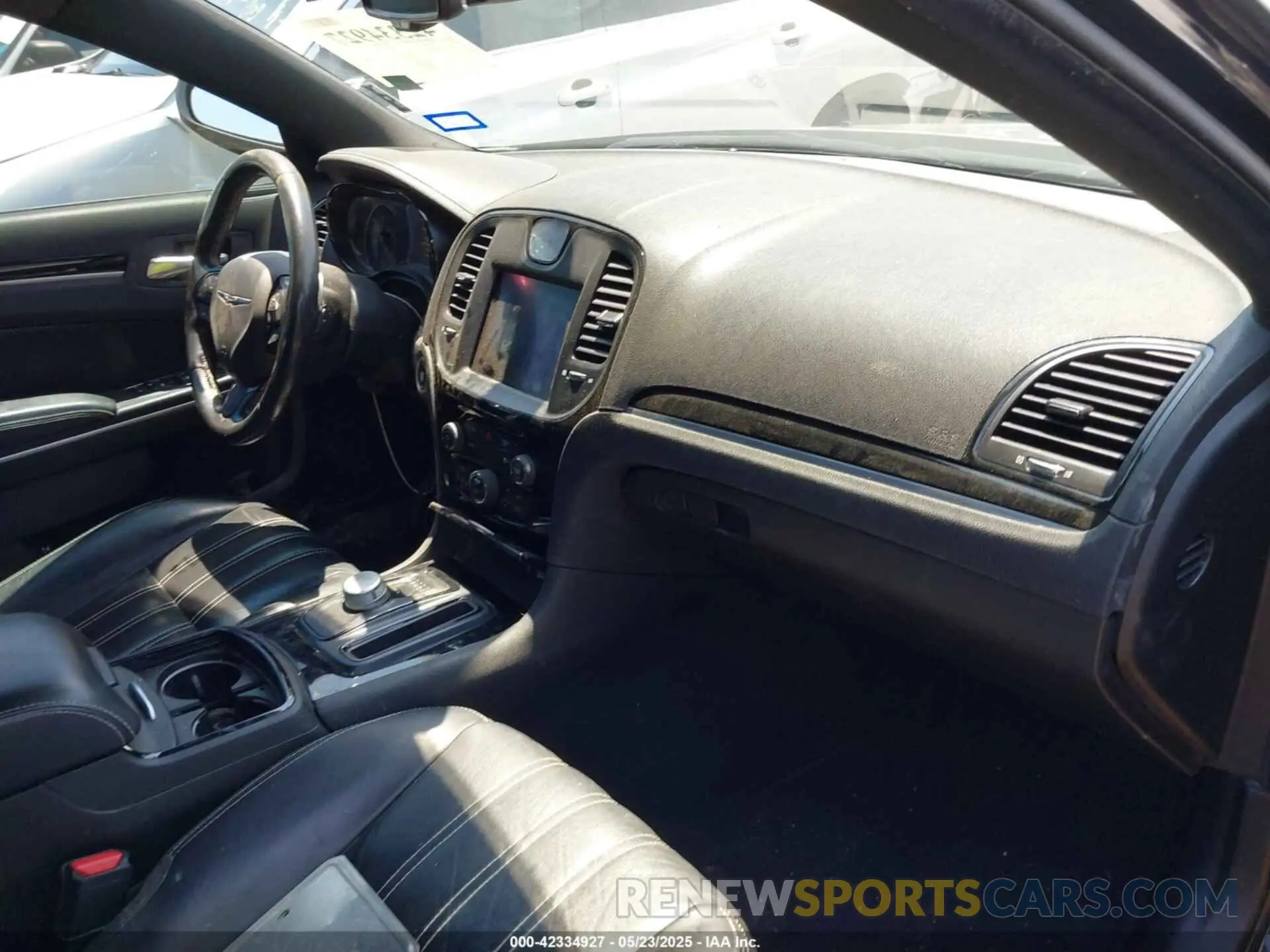 5 Photograph of a damaged car 2C3CCABGXKH628784 CHRYSLER 300 2019