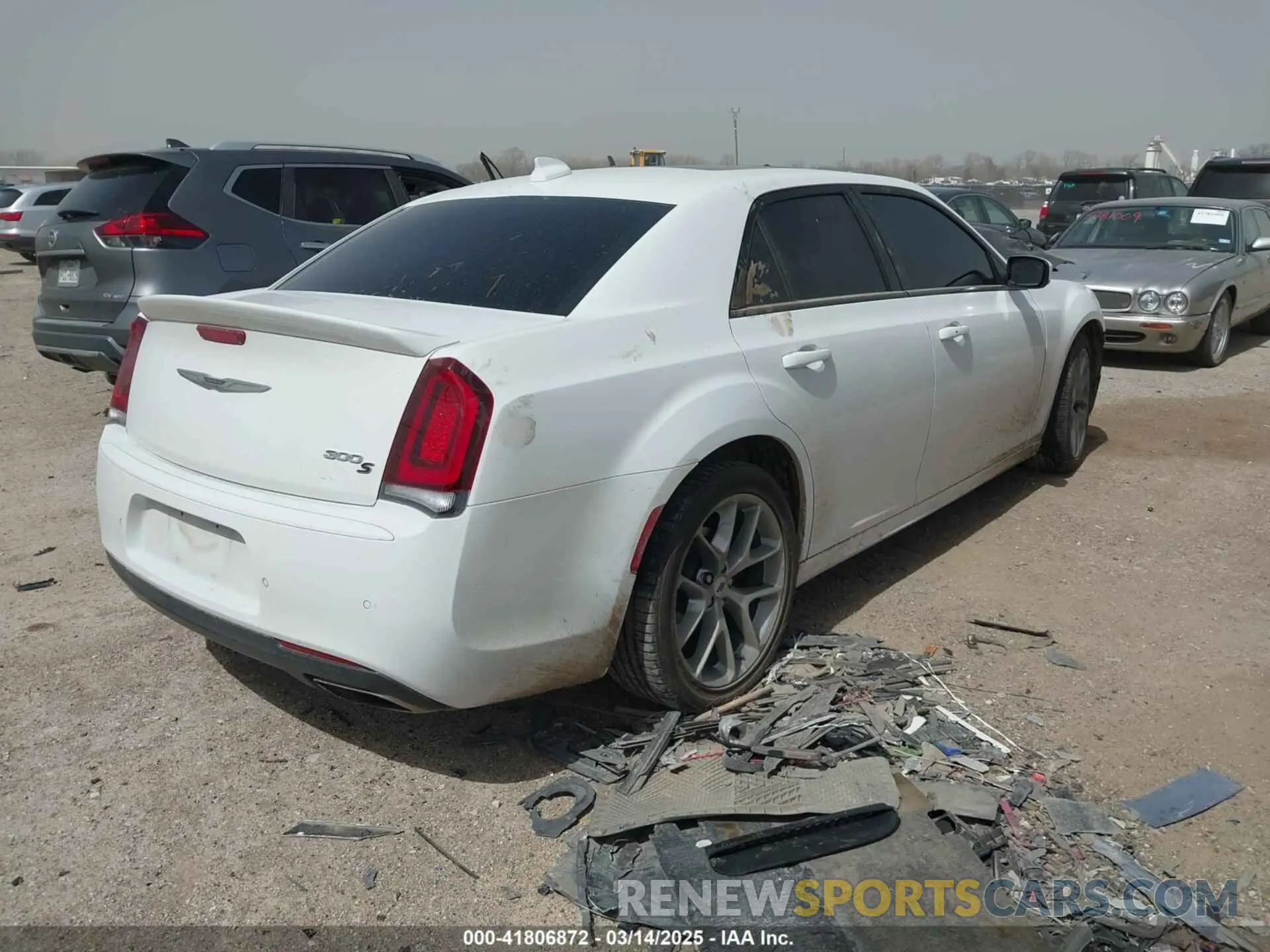 4 Photograph of a damaged car 2C3CCABT1KH564759 CHRYSLER 300 2019