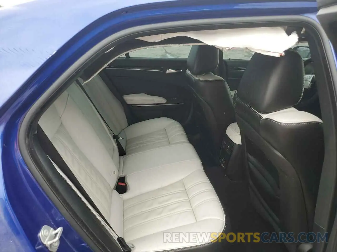10 Photograph of a damaged car 2C3CCABT9KH649333 CHRYSLER 300 2019