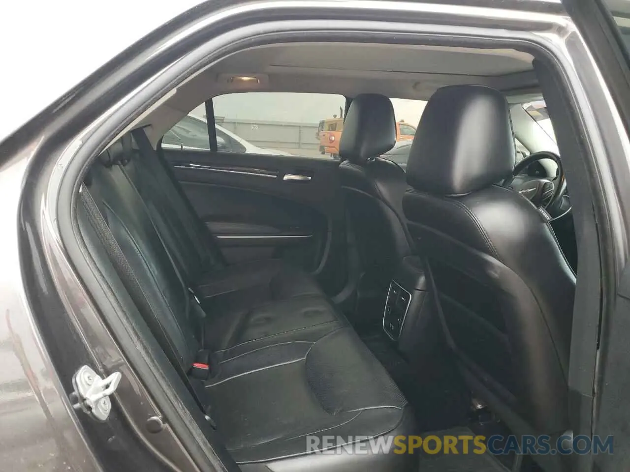 10 Photograph of a damaged car 2C3CCAEG0KH566078 CHRYSLER 300 2019