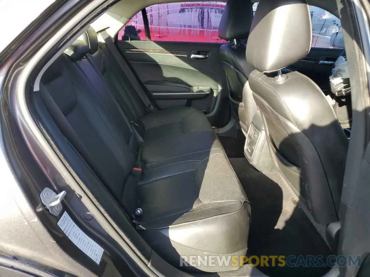 10 Photograph of a damaged car 2C3CCAEG0KH585620 CHRYSLER 300 2019