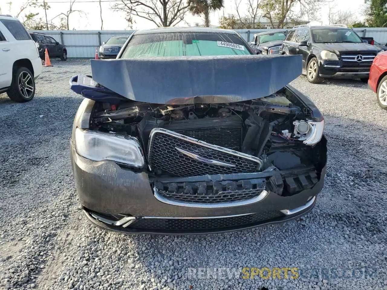 5 Photograph of a damaged car 2C3CCAEG0KH585620 CHRYSLER 300 2019
