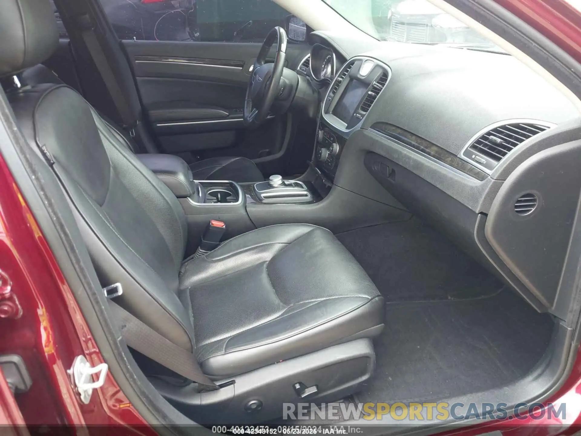 5 Photograph of a damaged car 2C3CCAEG0KH585777 CHRYSLER 300 2019
