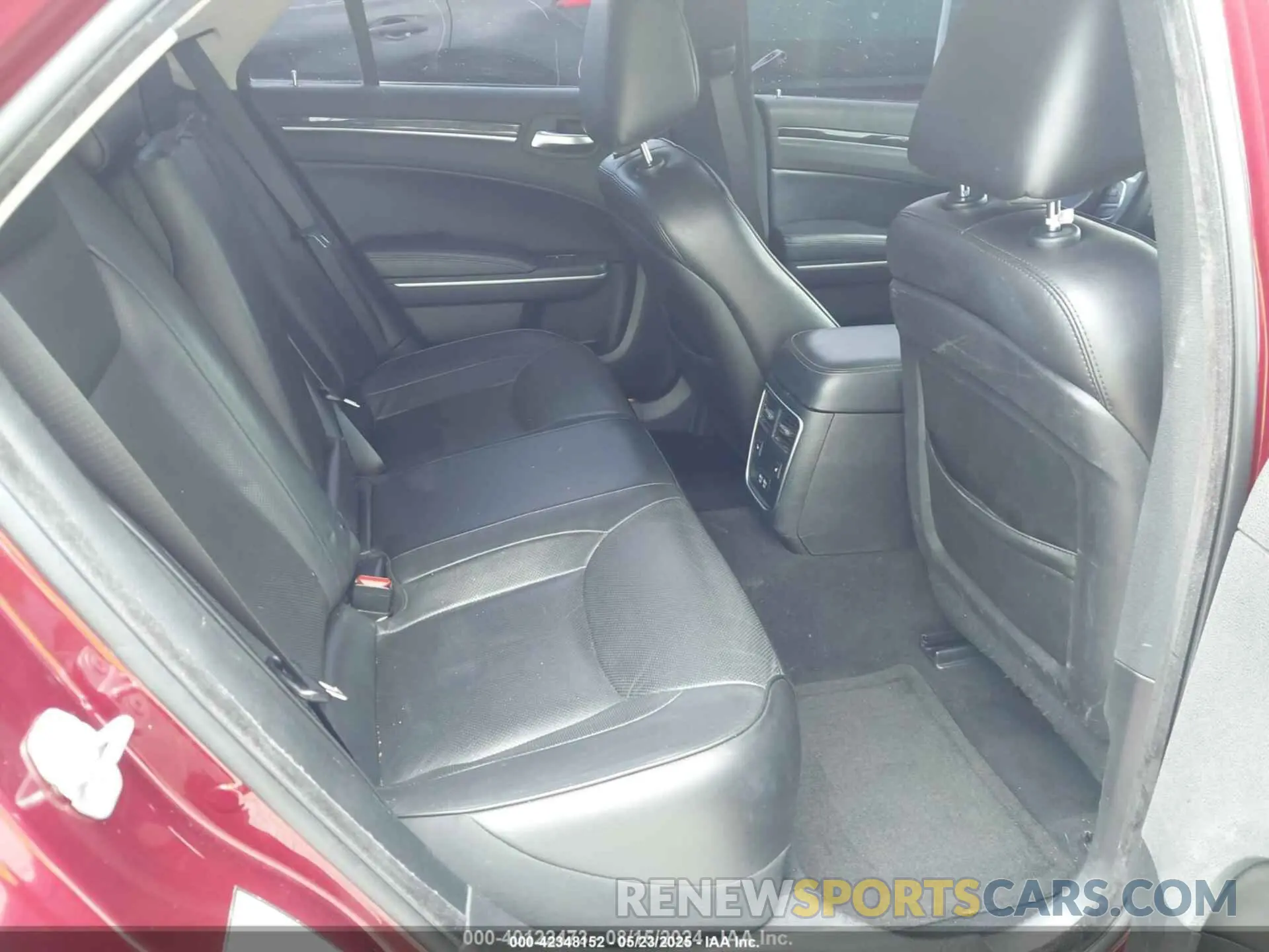 8 Photograph of a damaged car 2C3CCAEG0KH585777 CHRYSLER 300 2019