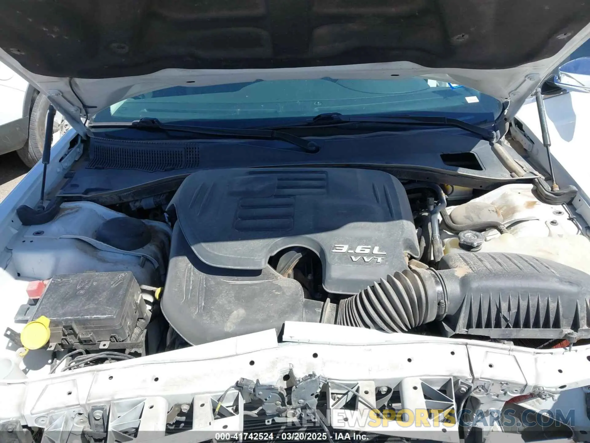 10 Photograph of a damaged car 2C3CCAEG0KH614095 CHRYSLER 300 2019