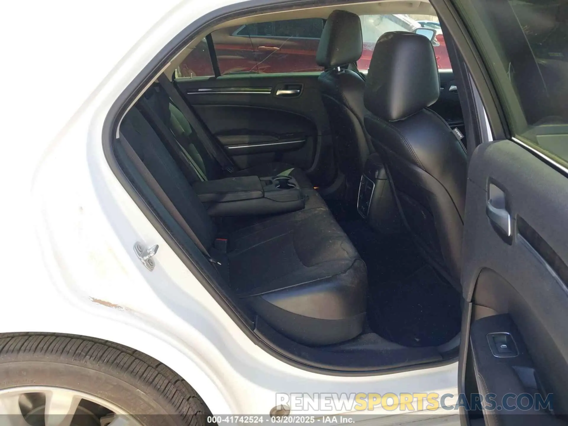8 Photograph of a damaged car 2C3CCAEG0KH614095 CHRYSLER 300 2019