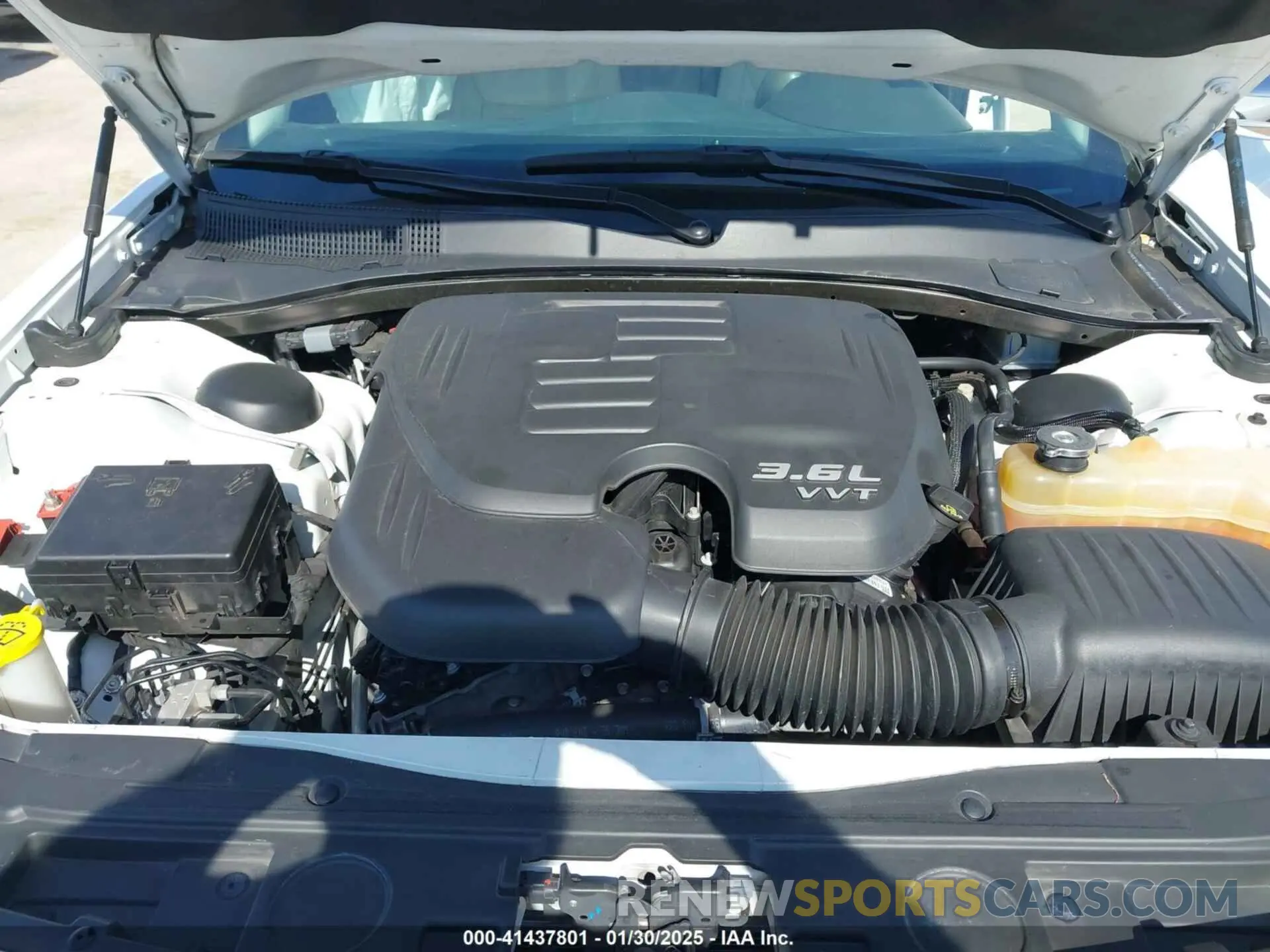 10 Photograph of a damaged car 2C3CCAEG1KH528603 CHRYSLER 300 2019