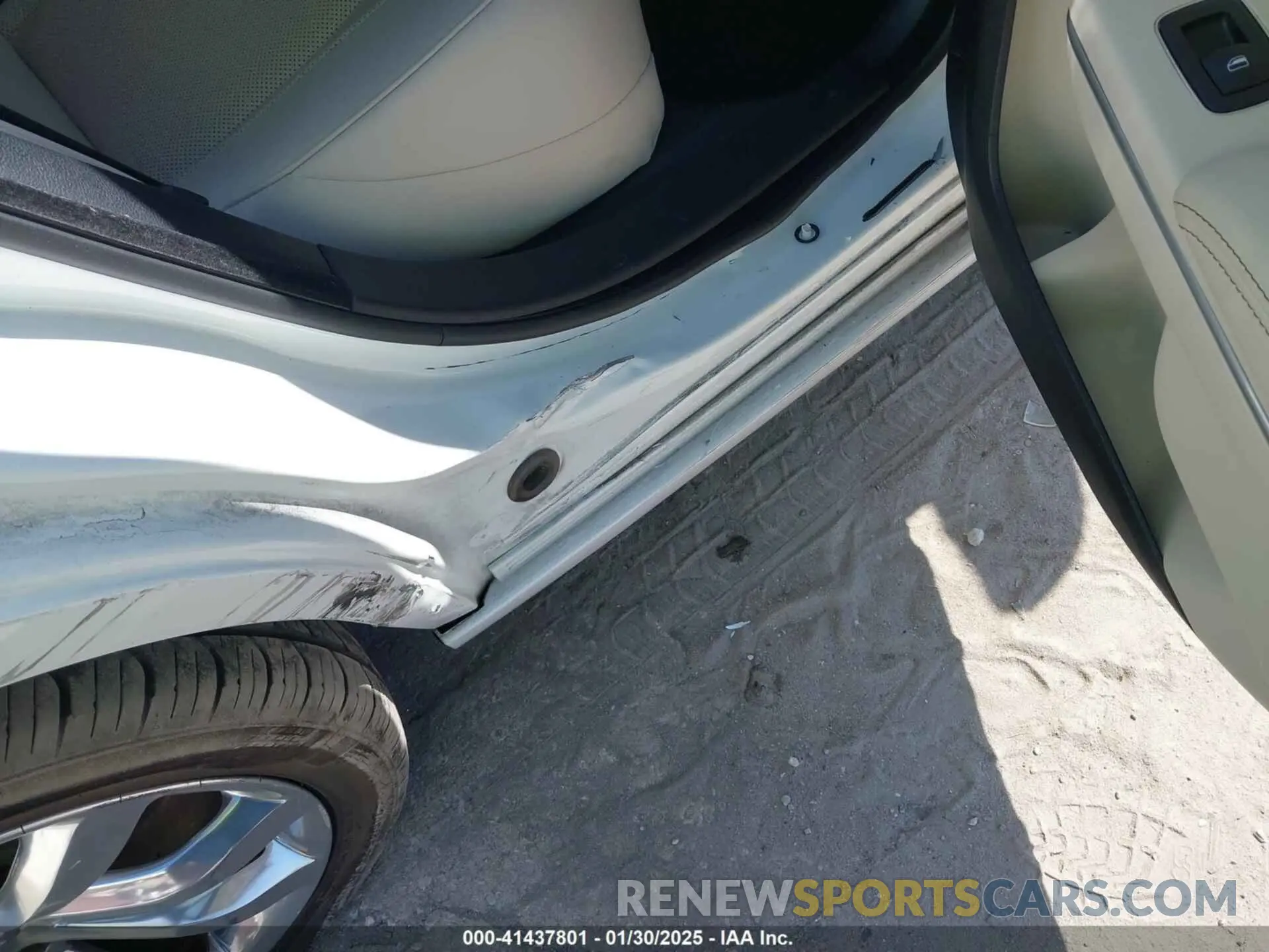 18 Photograph of a damaged car 2C3CCAEG1KH528603 CHRYSLER 300 2019