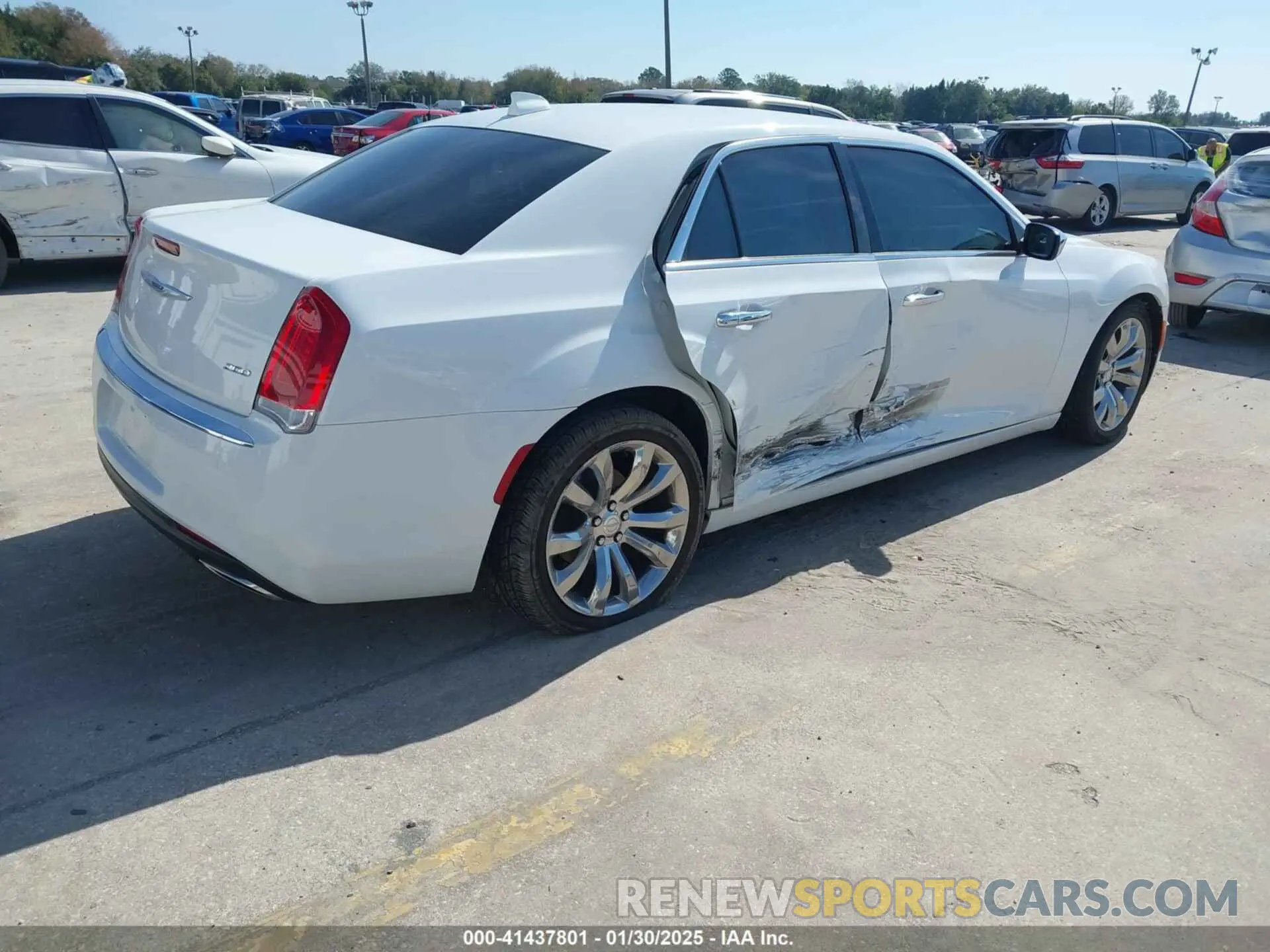 4 Photograph of a damaged car 2C3CCAEG1KH528603 CHRYSLER 300 2019